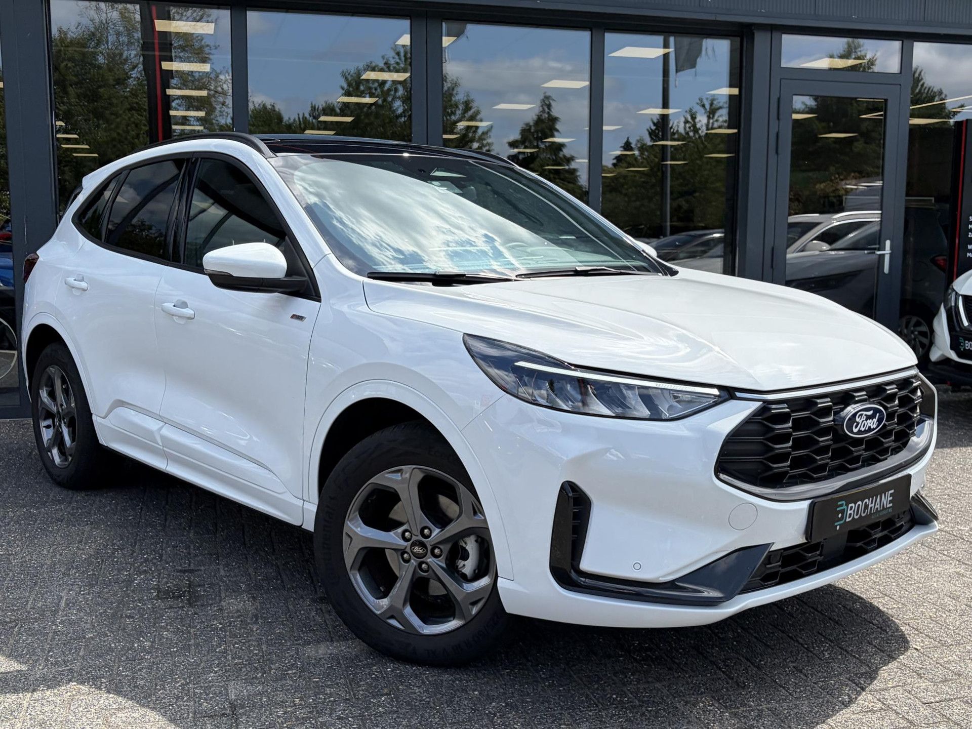 Ford Kuga met kenteken HHX-54-R – achteraanzicht