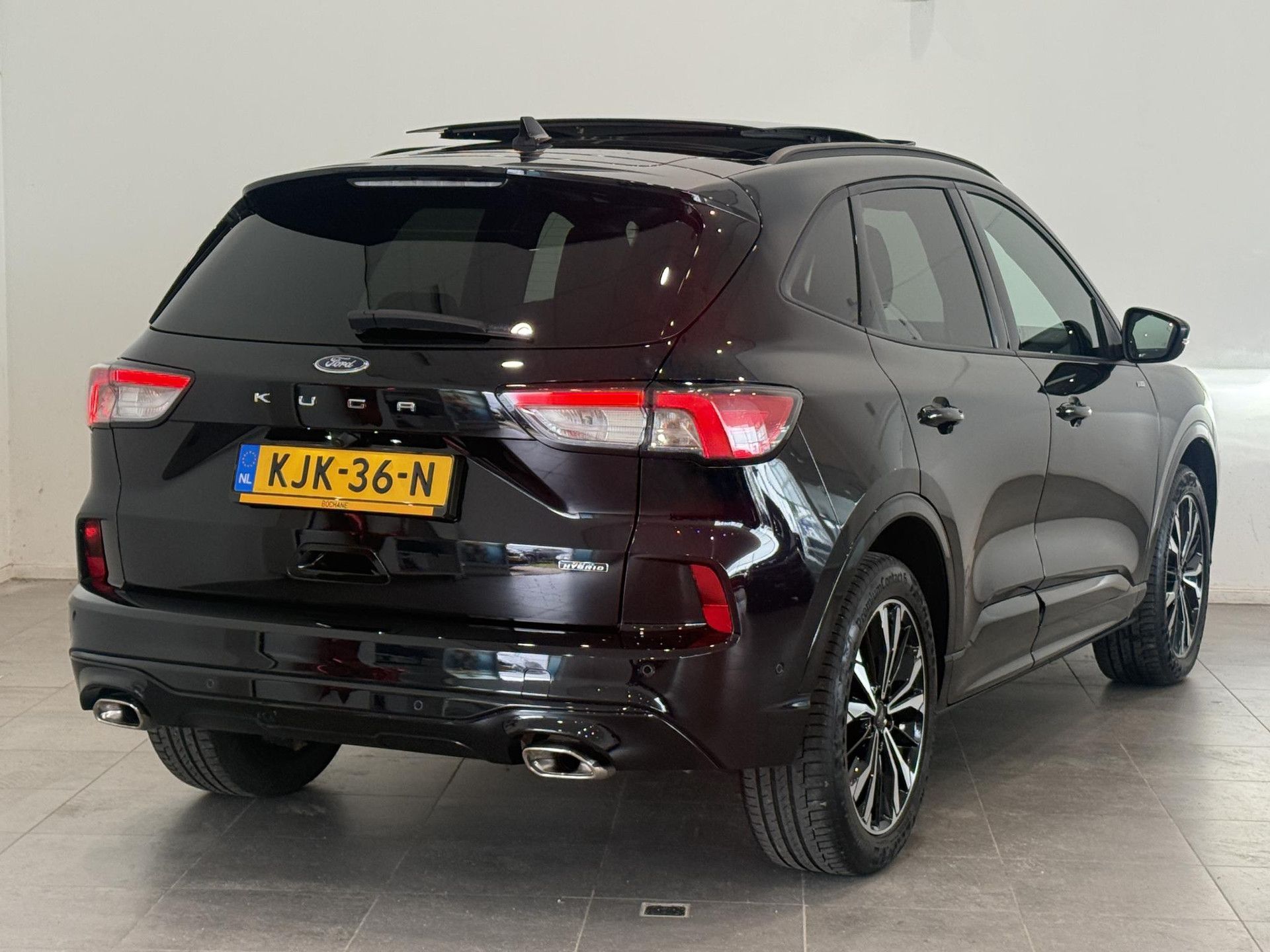 Ford Kuga met kenteken KJK-36-N – achteraanzicht