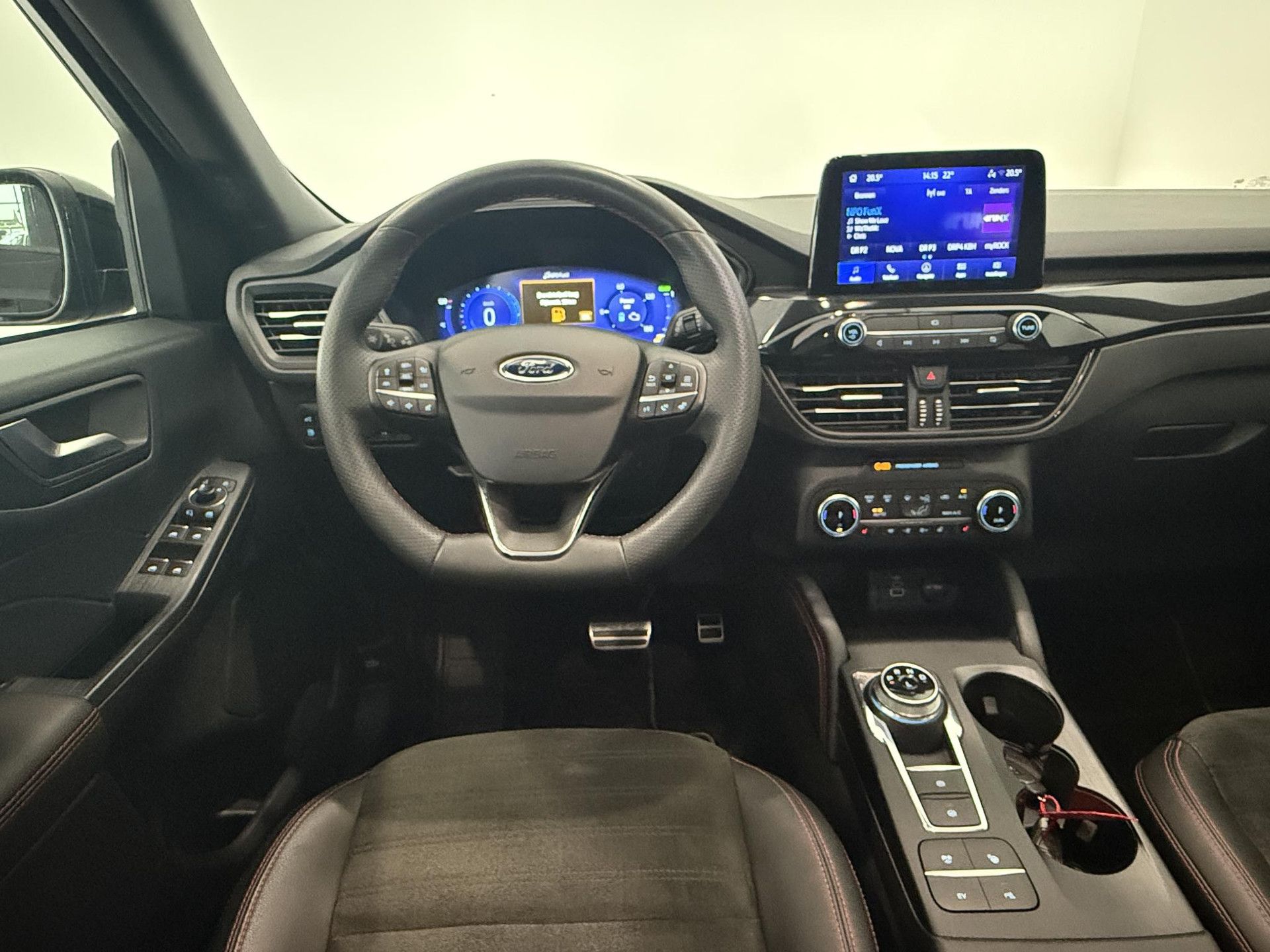 Ford Kuga met kenteken KJK-36-N – interieur