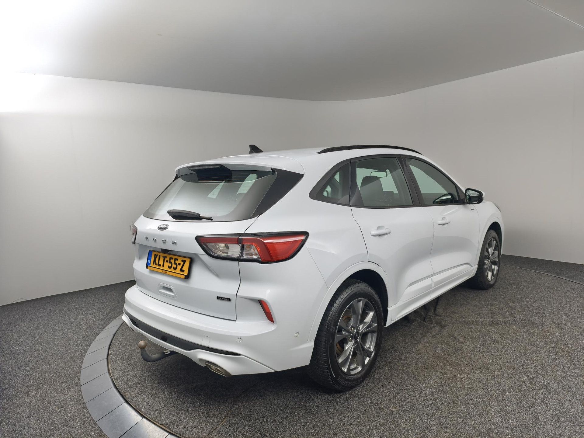Ford Kuga met kenteken KLT-55-Z – achteraanzicht
