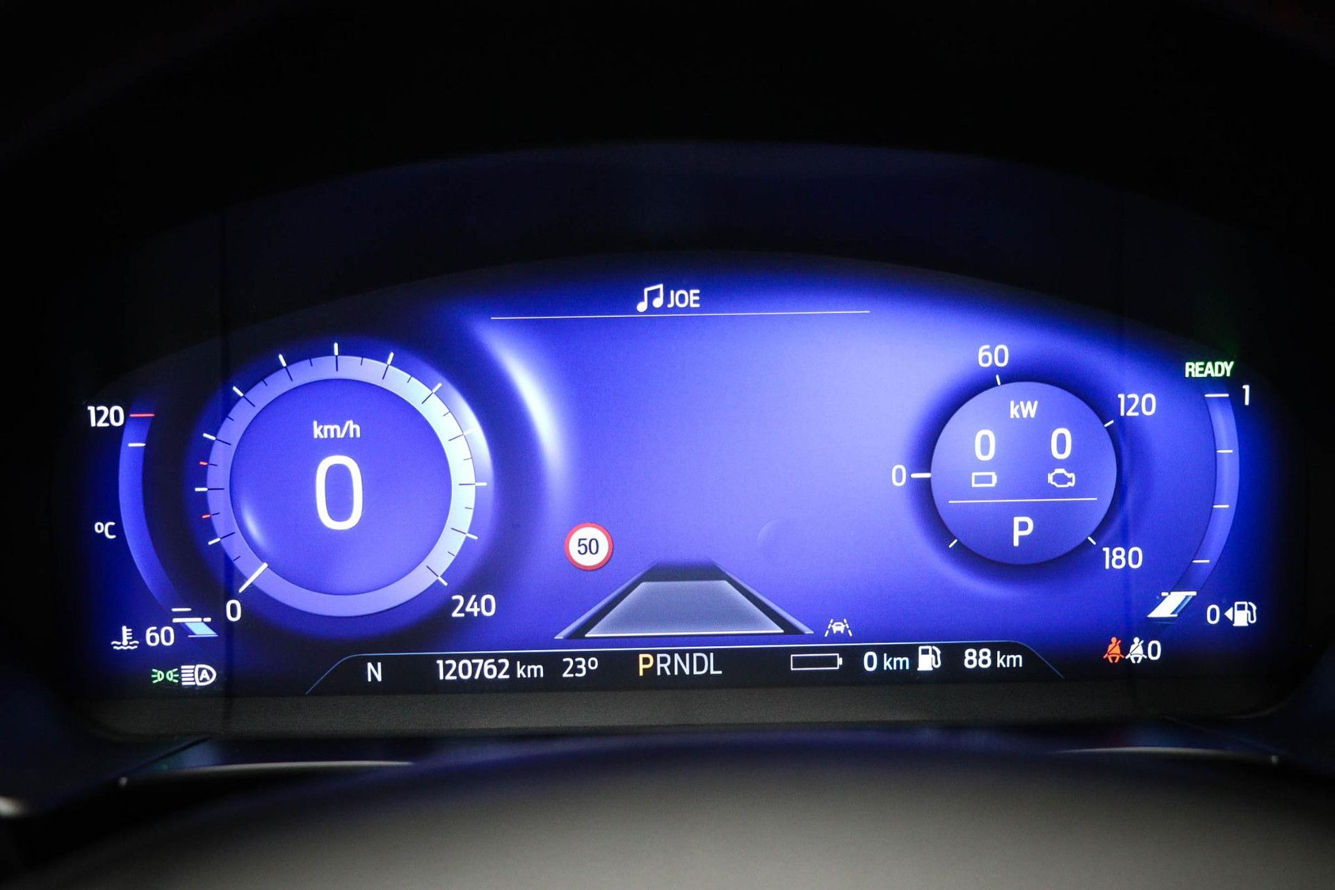Ford Kuga met kenteken Z-887-HR – detailfoto