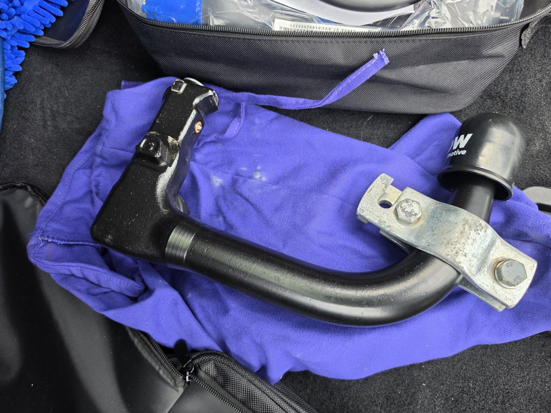Ford MustangMach-E met kenteken L-508-NF – achteraanzicht