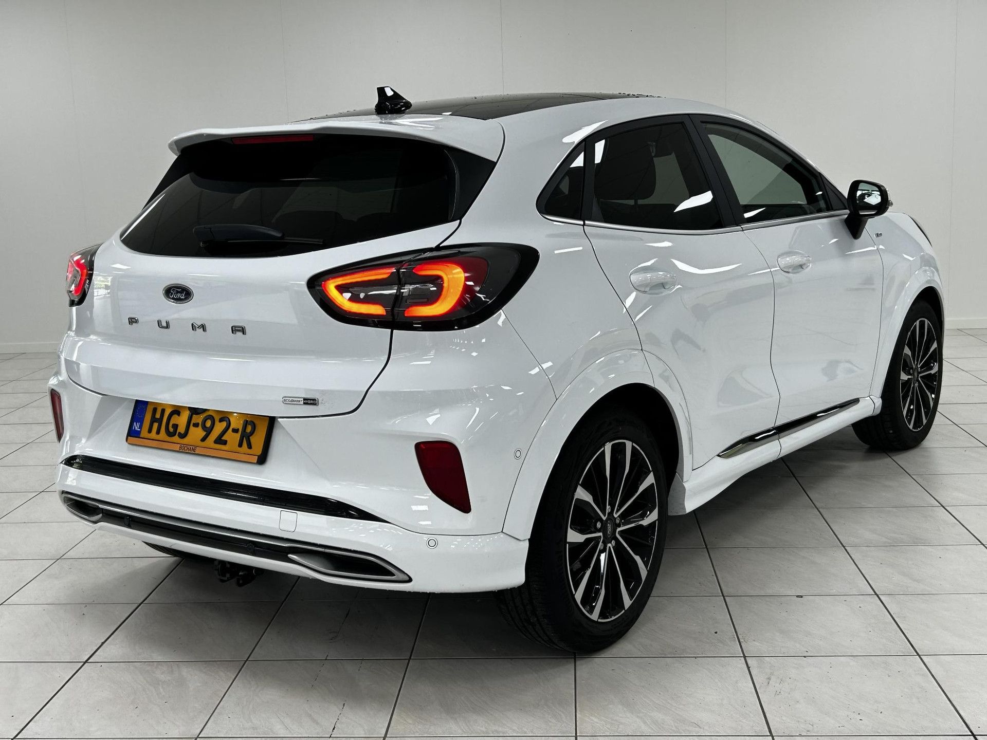 Ford Puma met kenteken HGJ-92-R – achteraanzicht