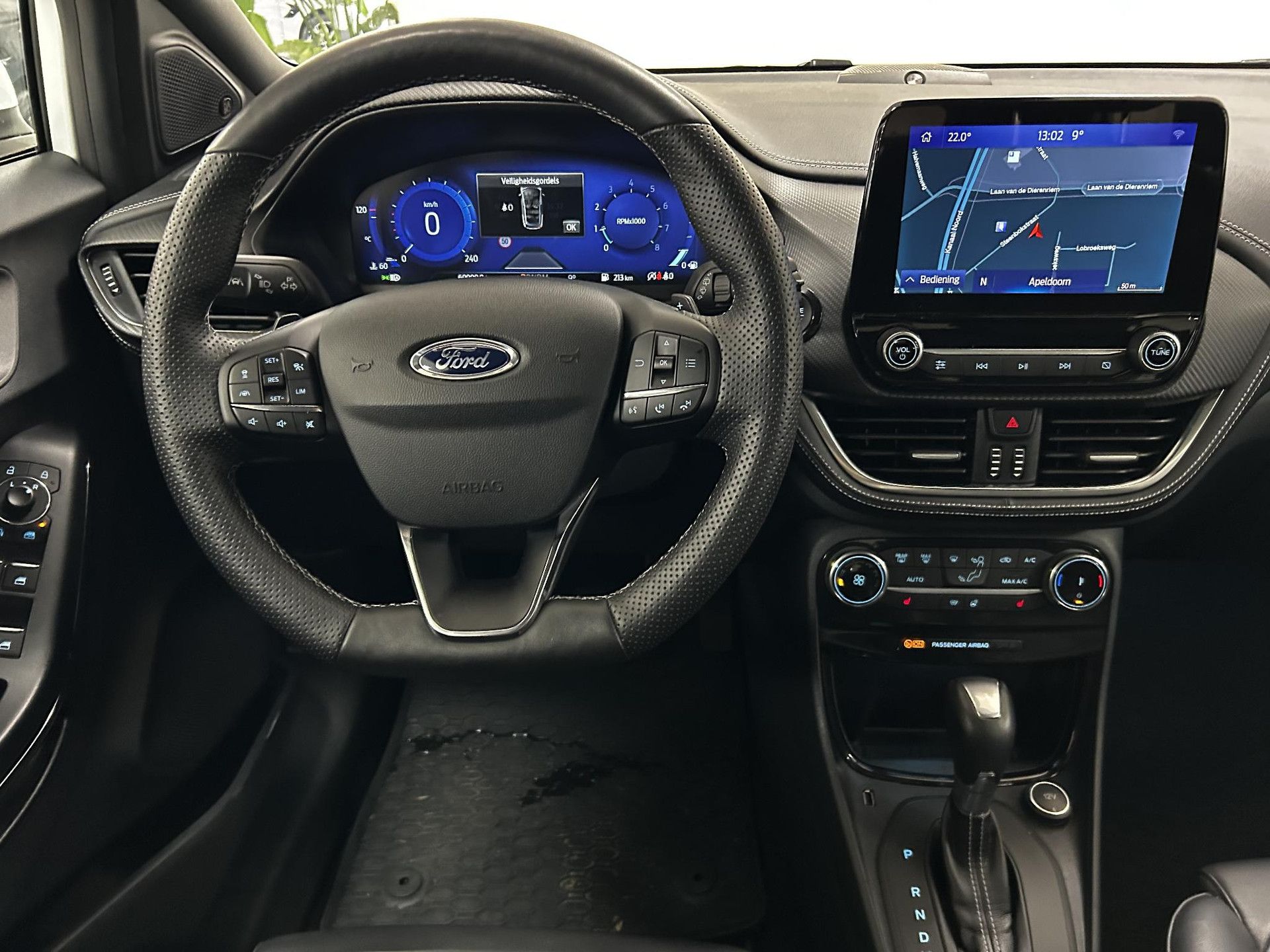 Ford Puma met kenteken HGJ-92-R – interieur