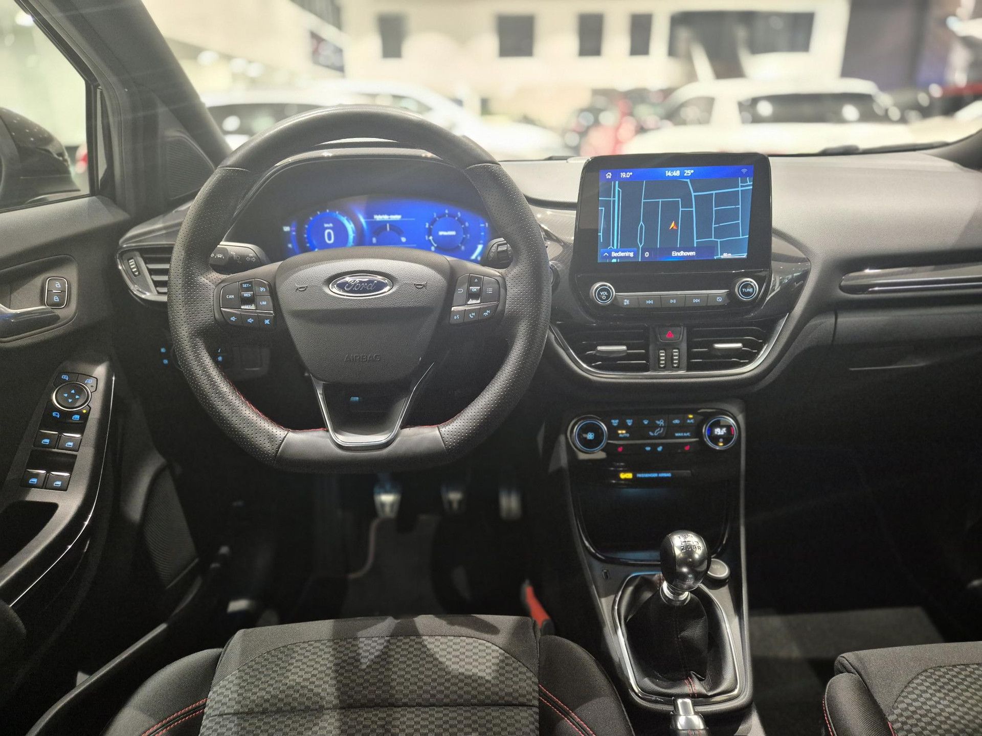 Ford Puma met kenteken J-630-LF – interieur