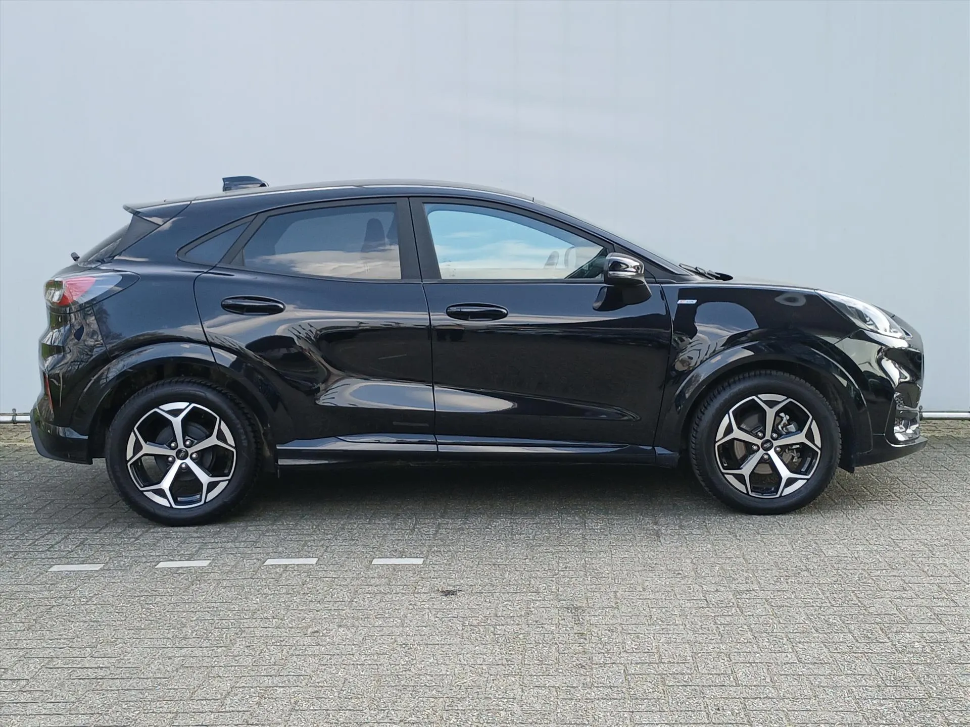 Ford Puma met kenteken KBD-44-V – dashboard