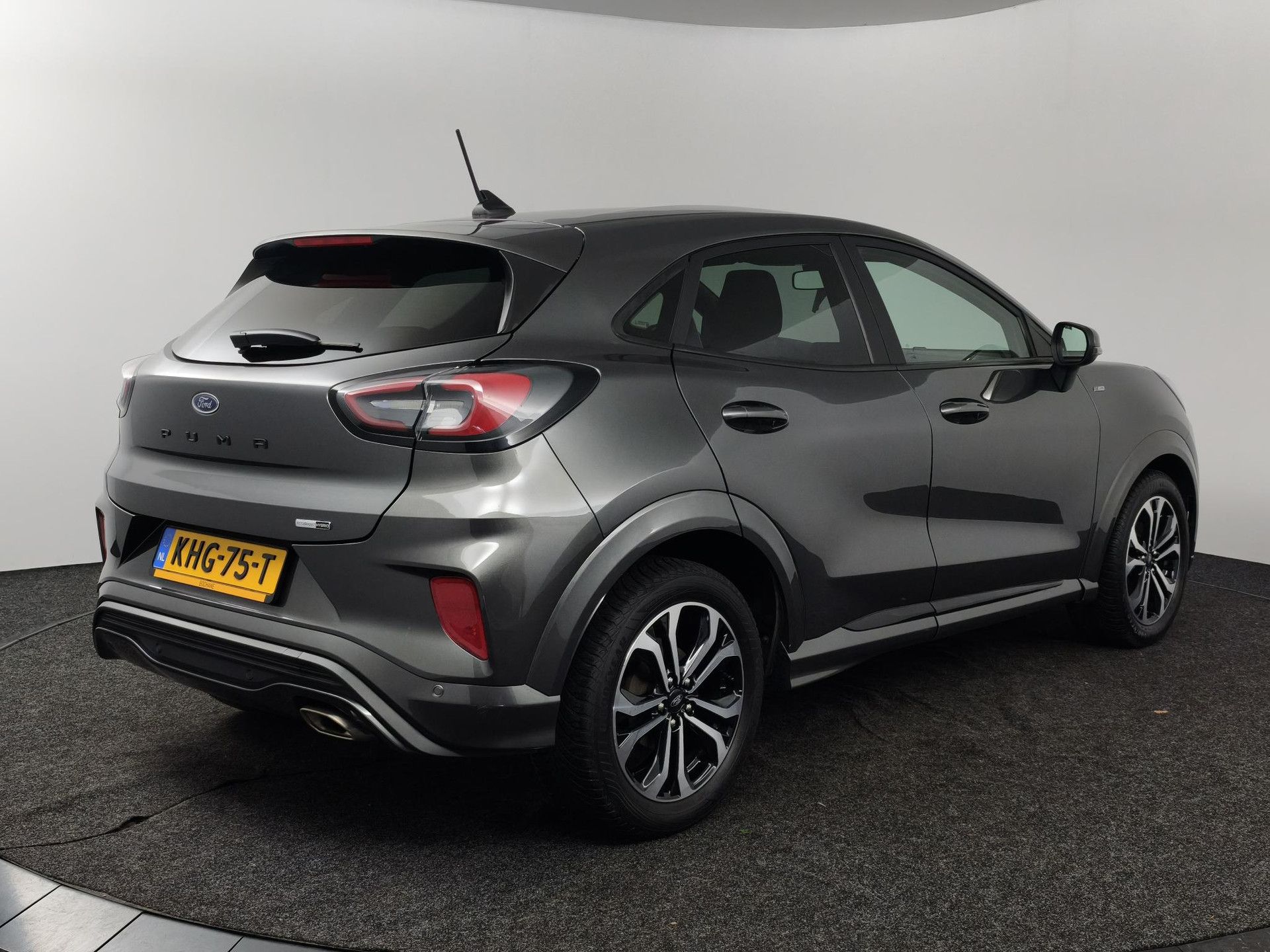 Ford Puma met kenteken KHG-75-T – achteraanzicht