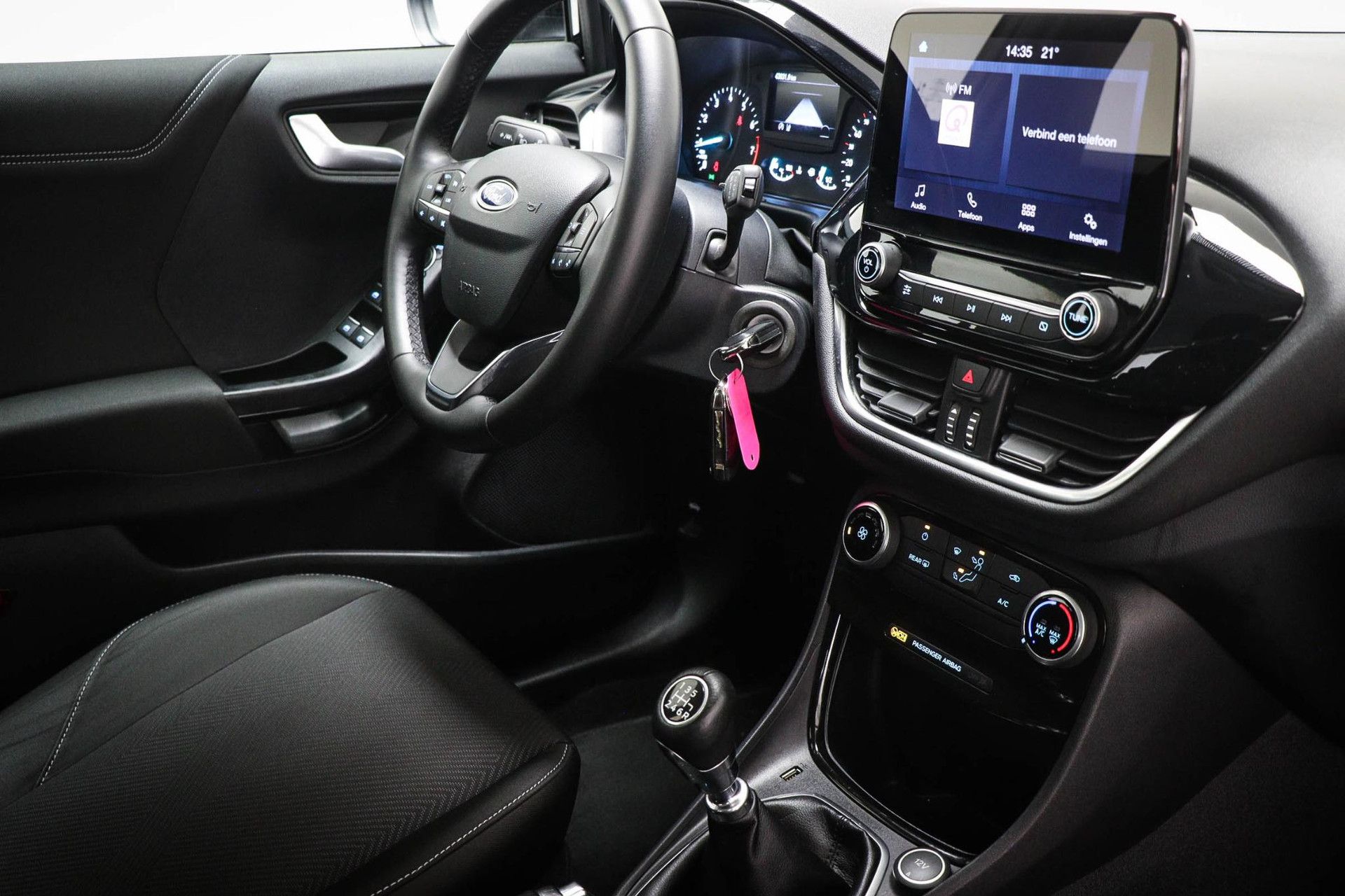 Ford Puma met kenteken L-124-JH – interieur