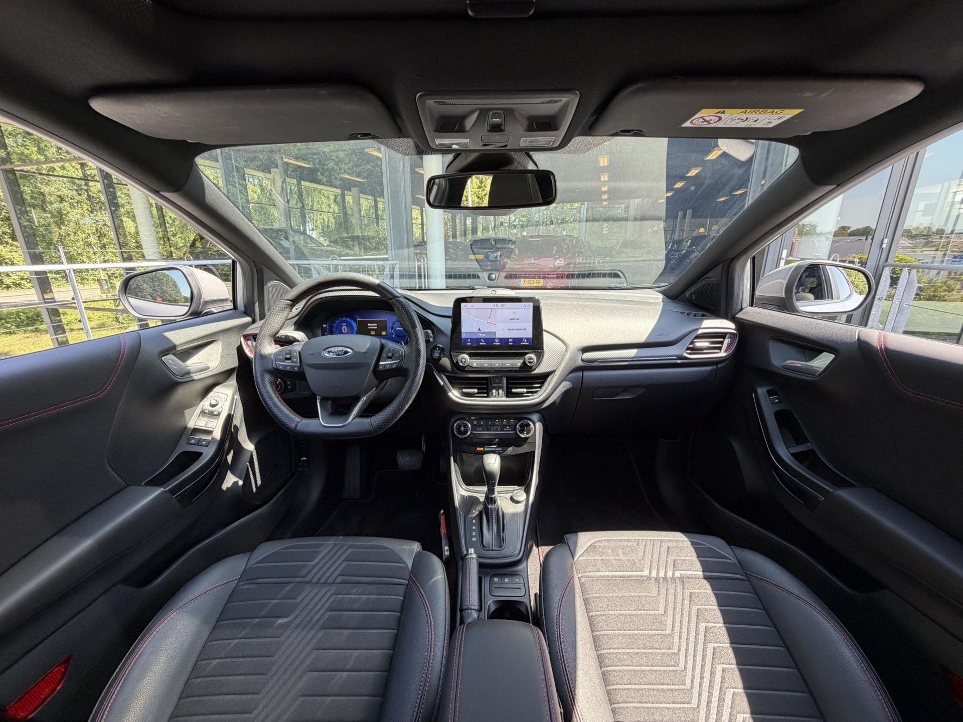 Ford Puma met kenteken P-836-GN – interieur