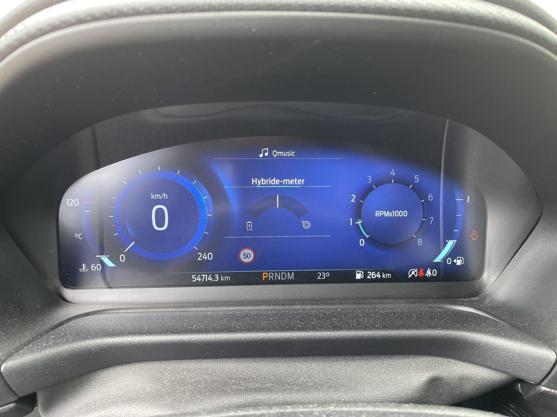 Ford Puma met kenteken R-384-RV – dashboard