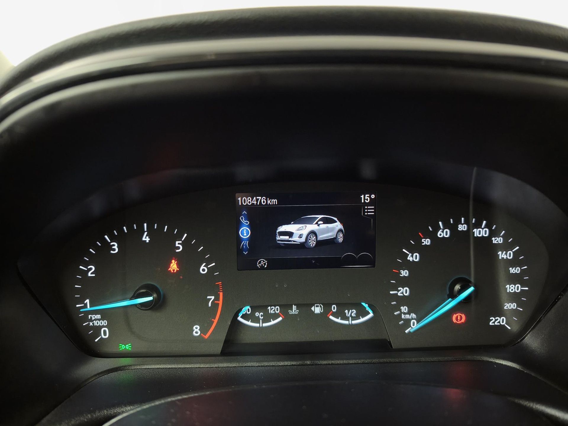 Ford Puma met kenteken S-101-BT – dashboard