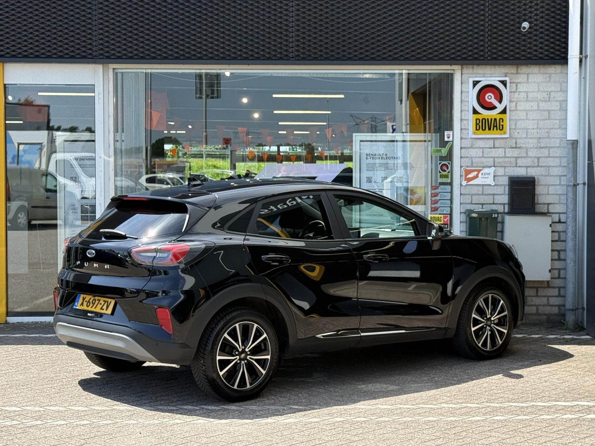 Ford Puma met kenteken X-697-ZV – achteraanzicht