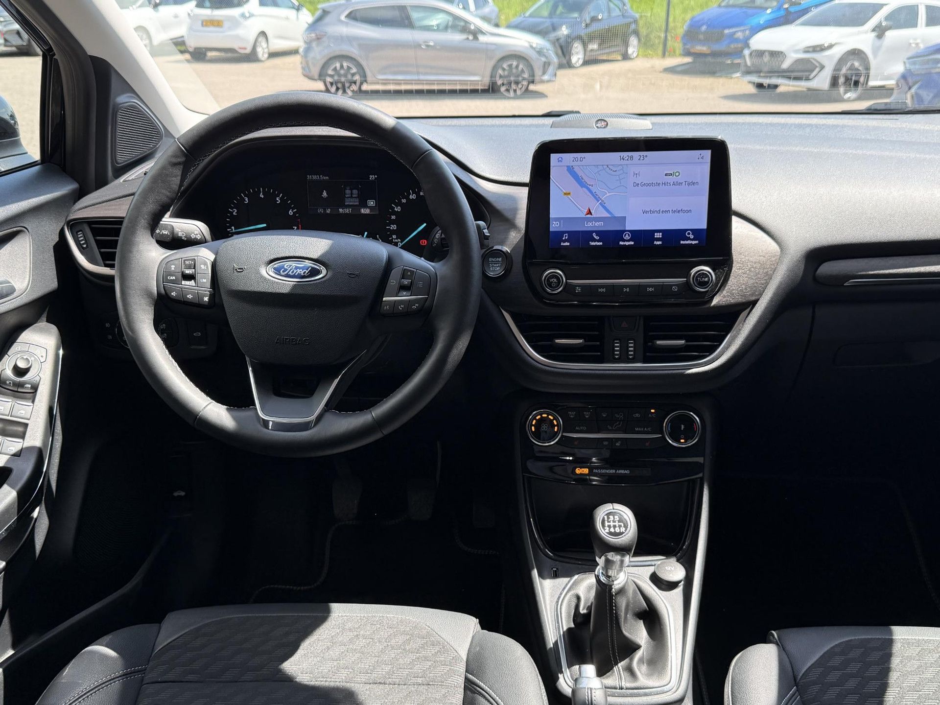 Ford Puma met kenteken X-697-ZV – interieur