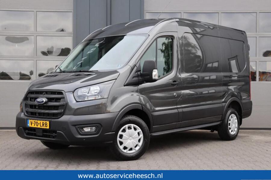 Ford Transit met kenteken V-70-LRB – vooraanzicht