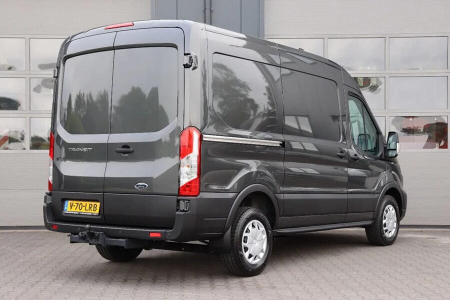 Ford Transit met kenteken V-70-LRB – interieur
