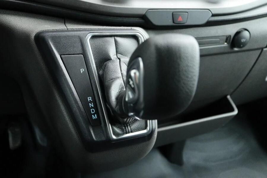 Ford Transit met kenteken V-70-LRB – detailfoto