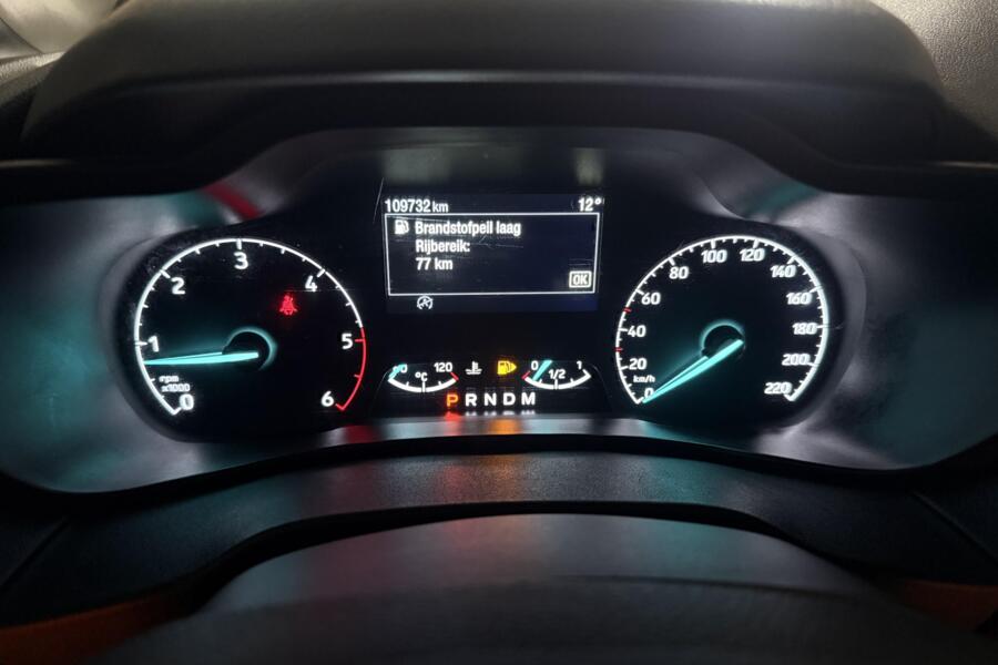 Ford Transit met kenteken VPV-70-T – dashboard