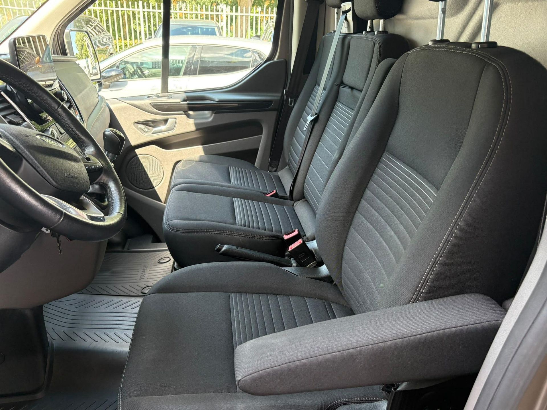 Ford TransitCustom met kenteken VPG-09-H – dashboard