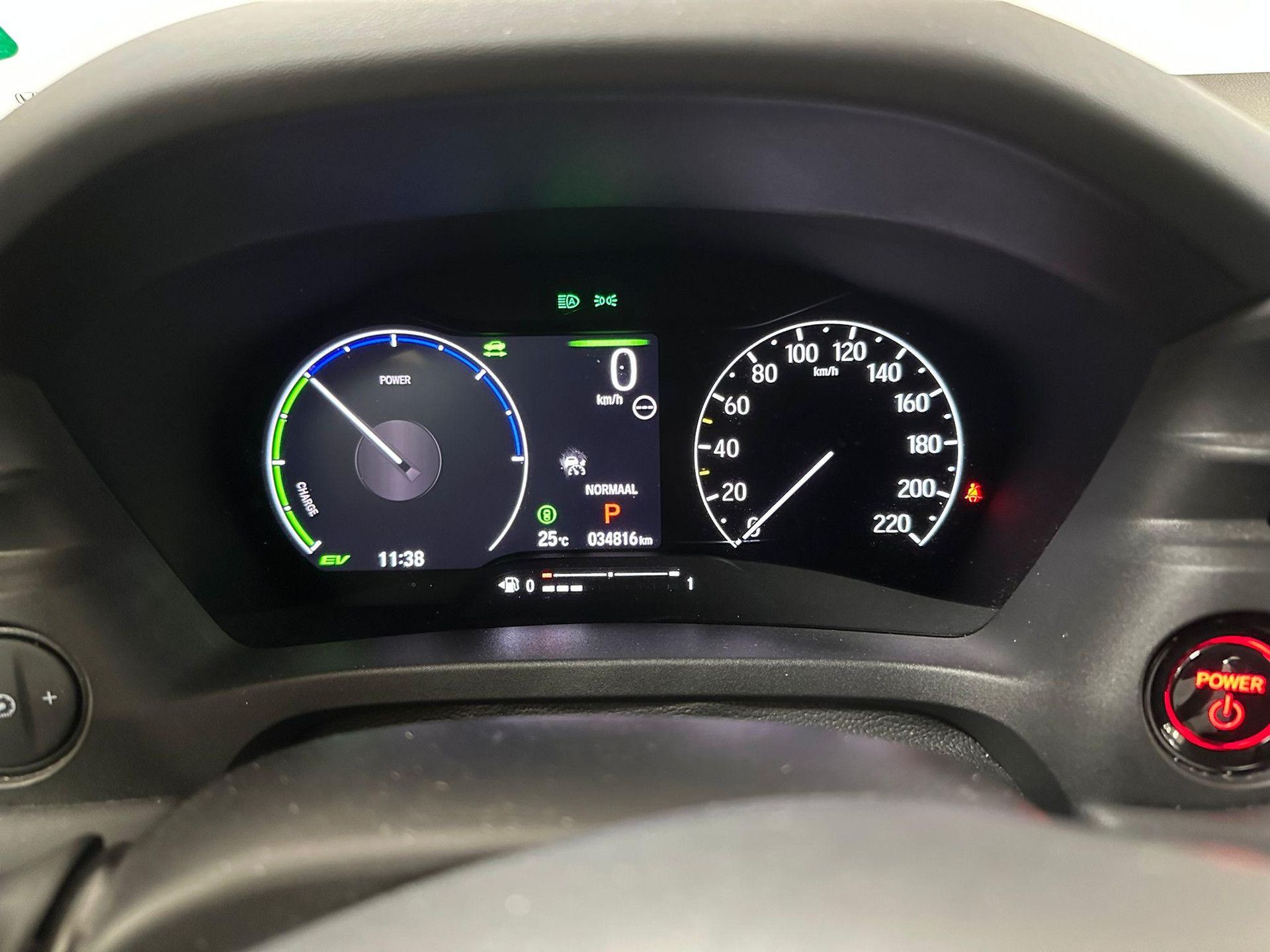 Honda HR-V met kenteken P-634-NN – dashboard