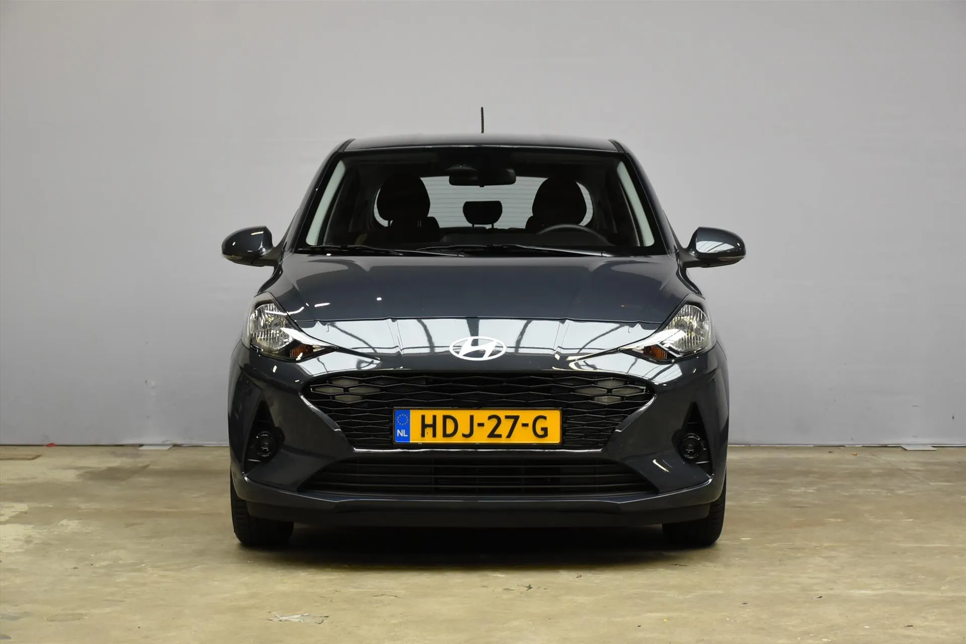Hyundai i10 met kenteken HDJ-27-G – achteraanzicht
