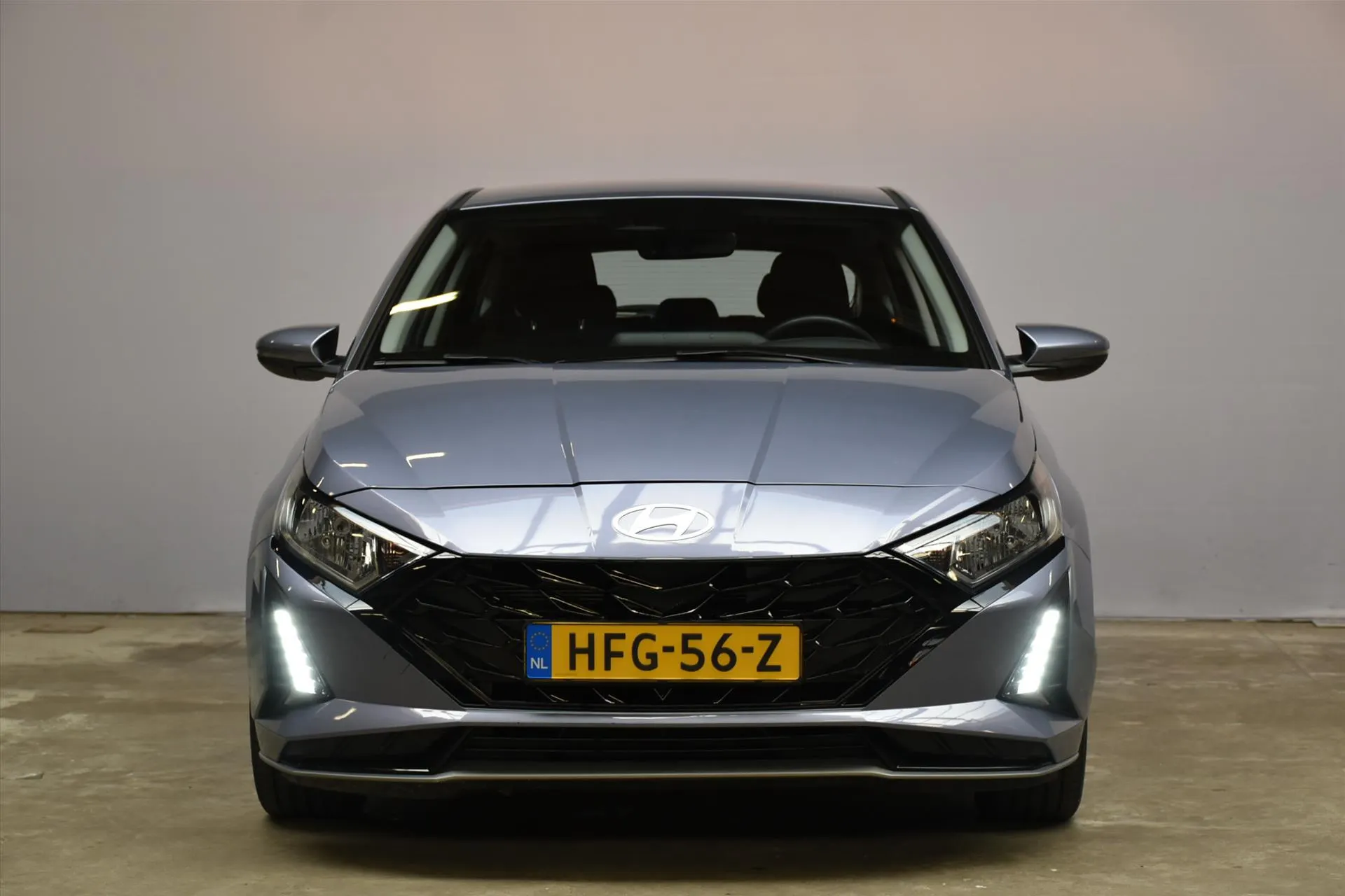 Hyundai i20 met kenteken HFG-56-Z – achteraanzicht