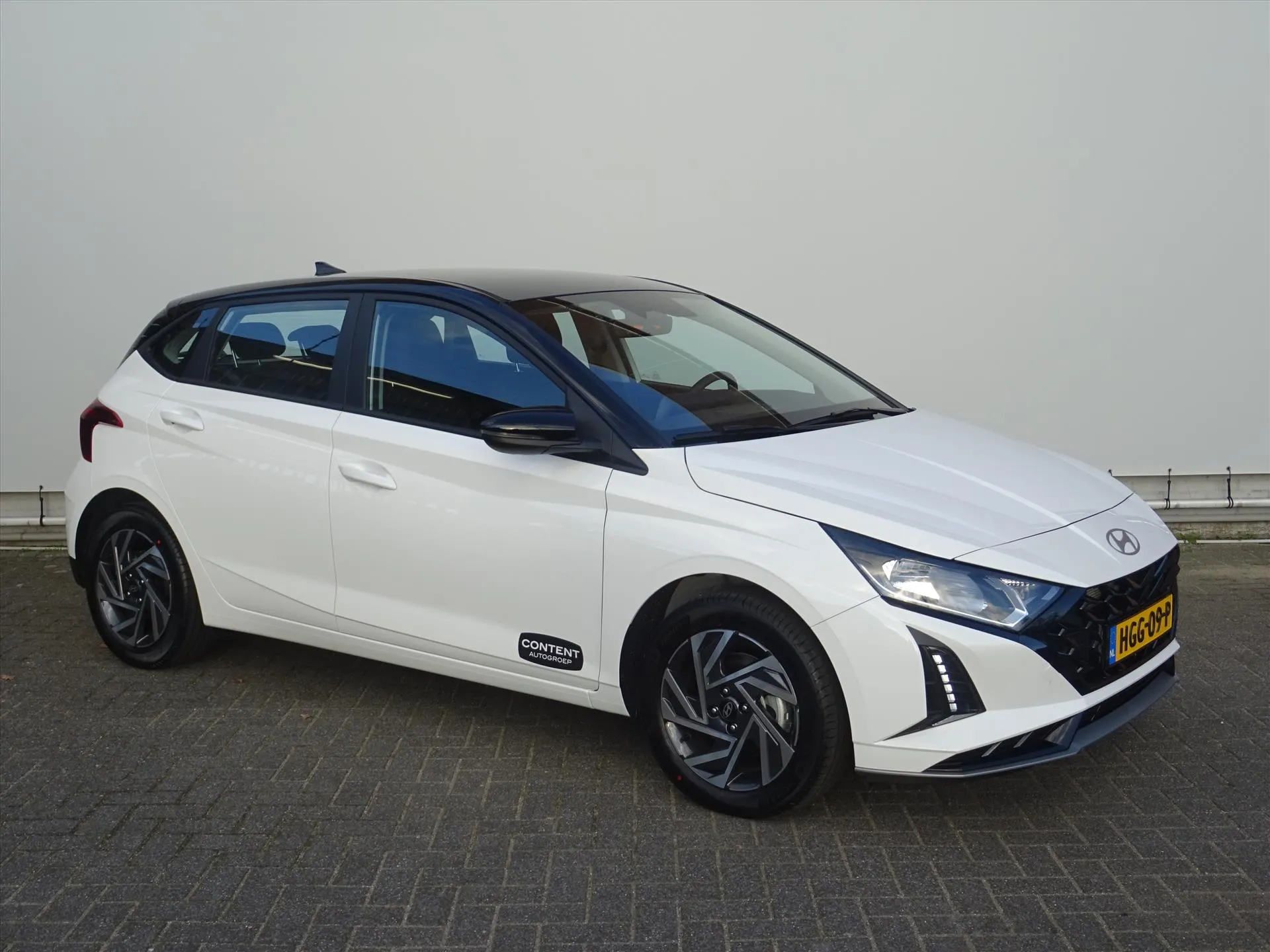 Hyundai i20 met kenteken HGG-09-P – interieur