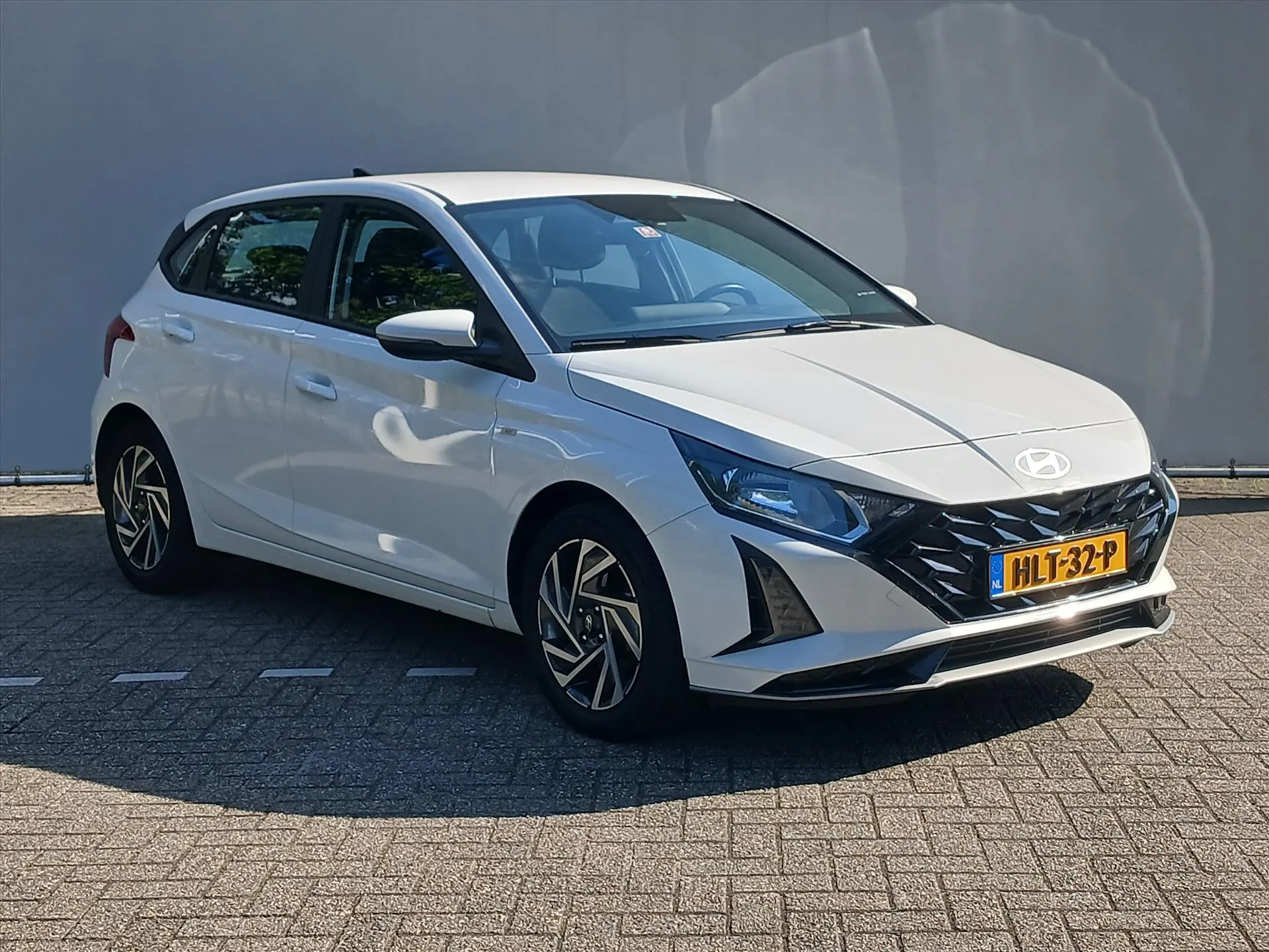 Hyundai i20 met kenteken HLT-32-P – interieur