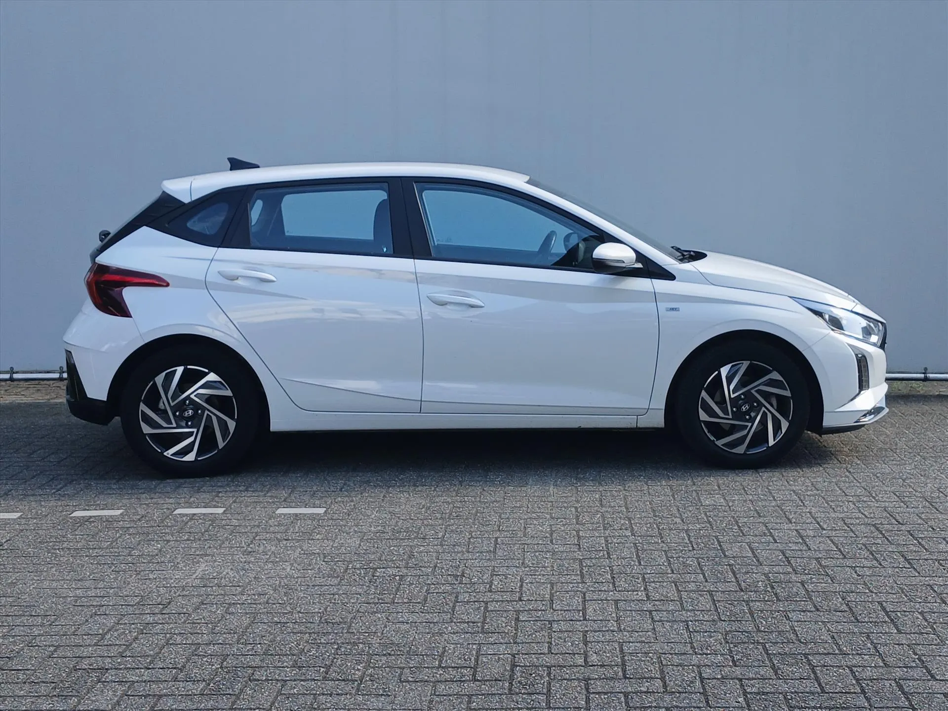 Hyundai i20 met kenteken HLT-32-P – dashboard