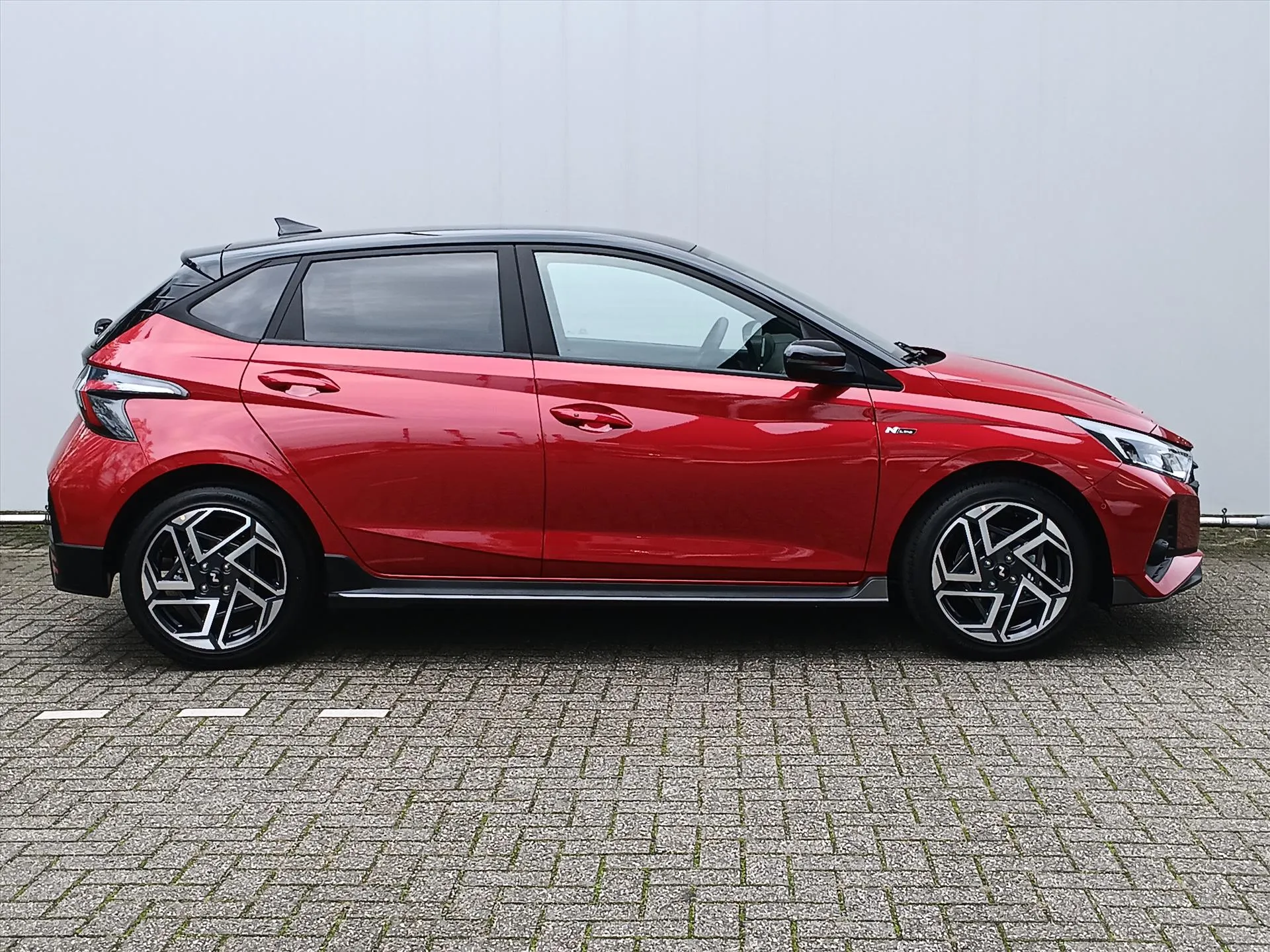 Hyundai i20 met kenteken JVJ-02-Z – achteraanzicht