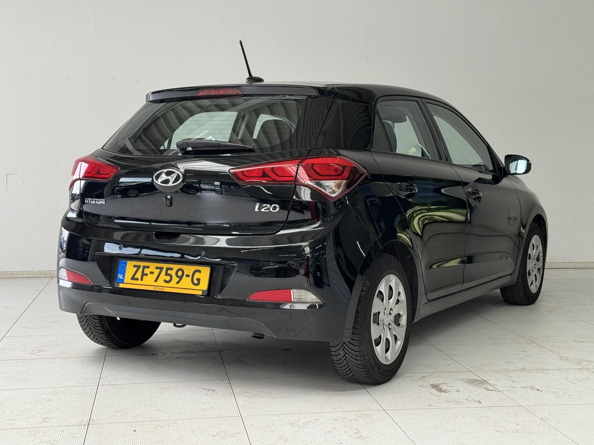 Hyundai i20 met kenteken ZF-759-G – achteraanzicht