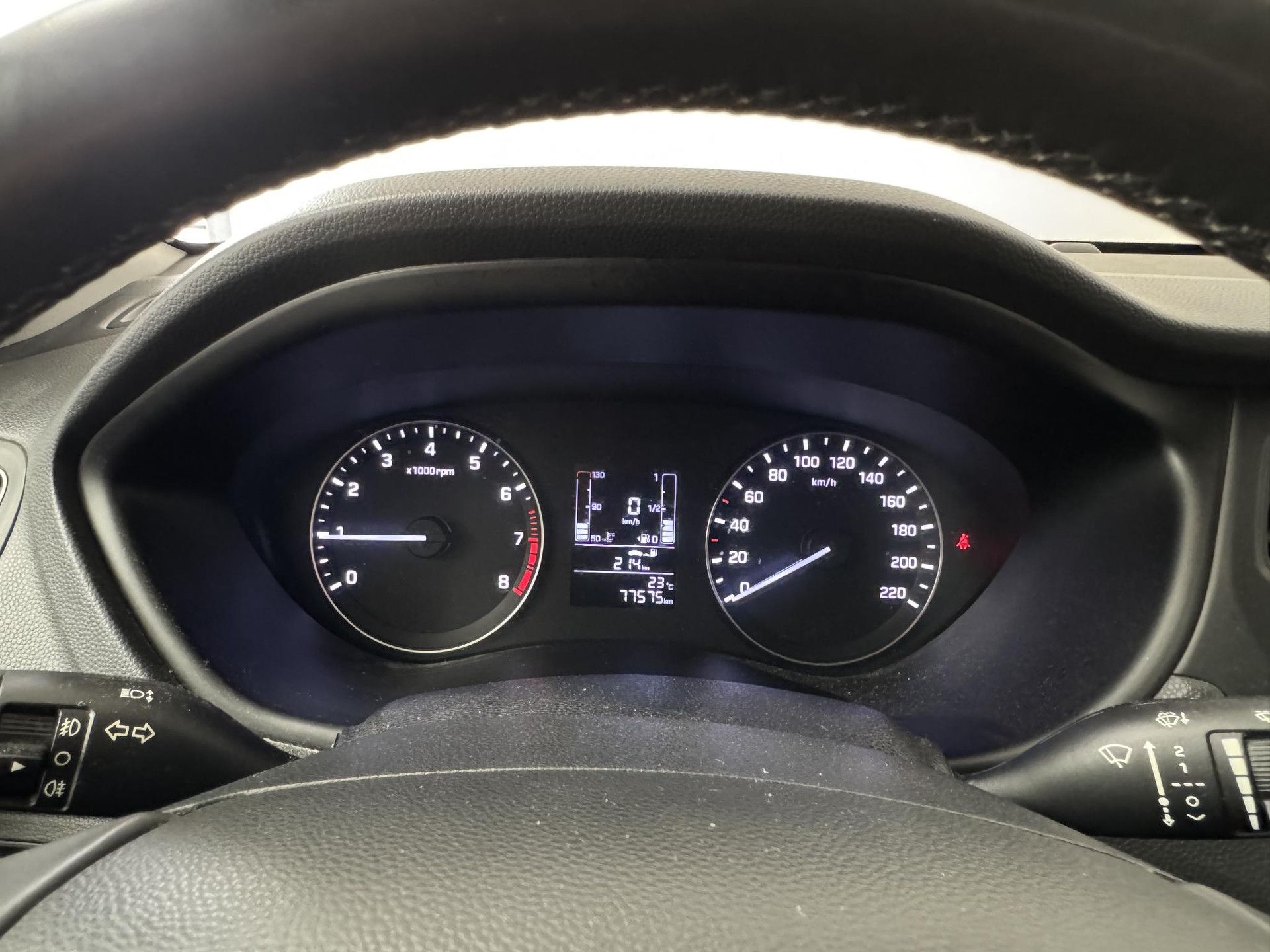 Hyundai i20 met kenteken ZF-759-G – dashboard