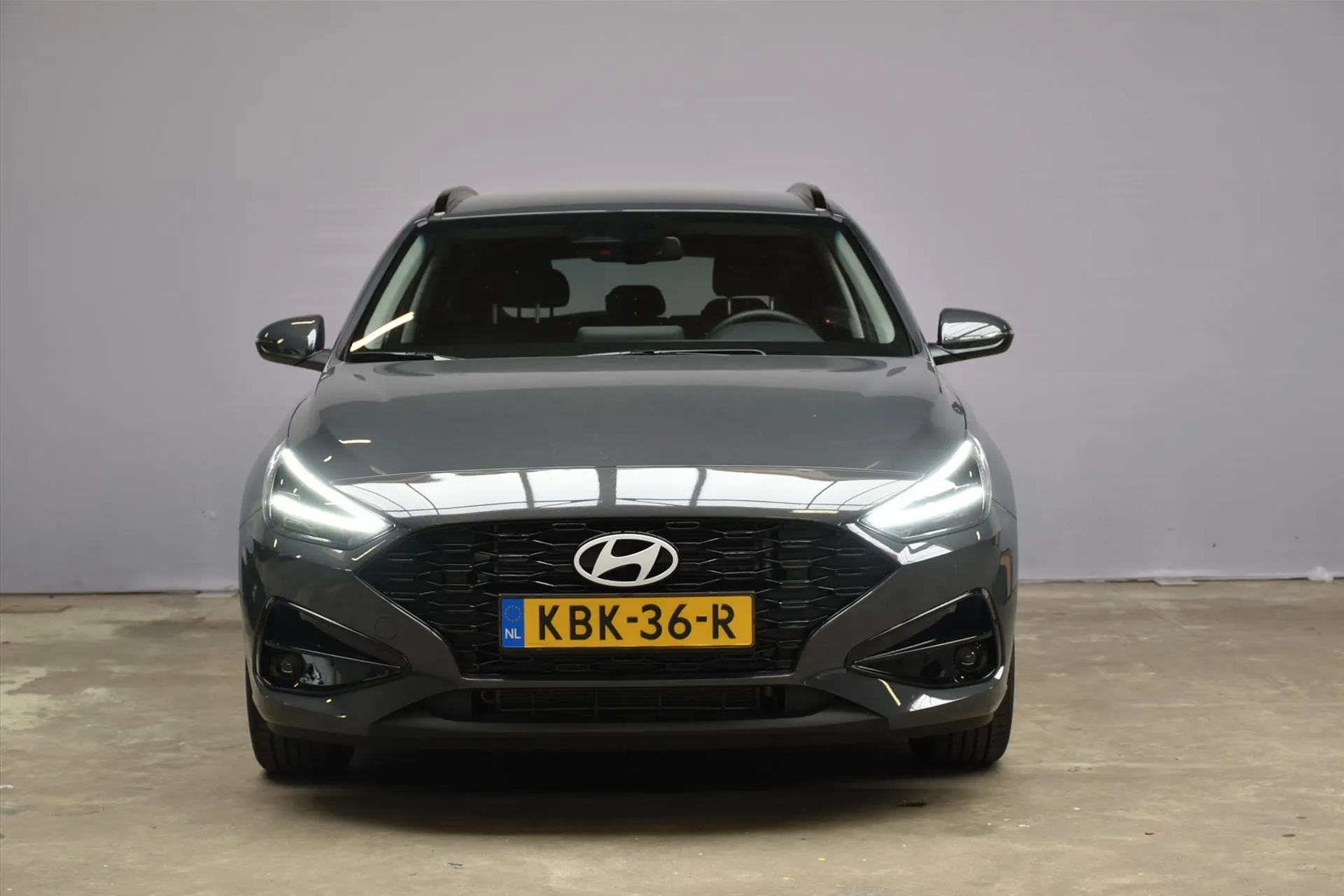 Hyundai i30 met kenteken KBK-36-R – achteraanzicht