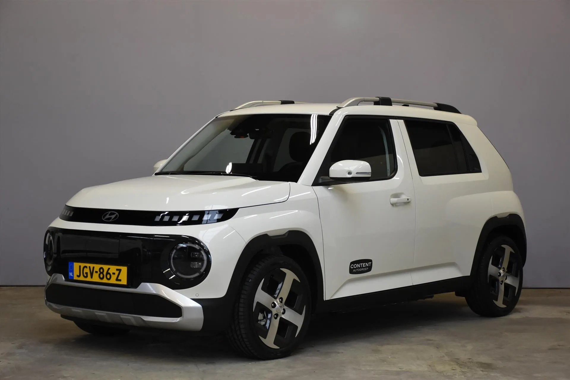 Hyundai Inster met kenteken JGV-86-Z – vooraanzicht