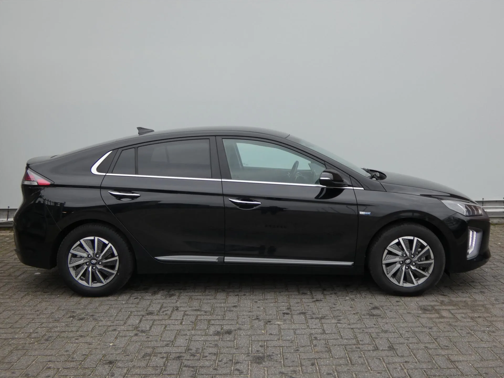 Hyundai IONIQ met kenteken H-972-XF – dashboard