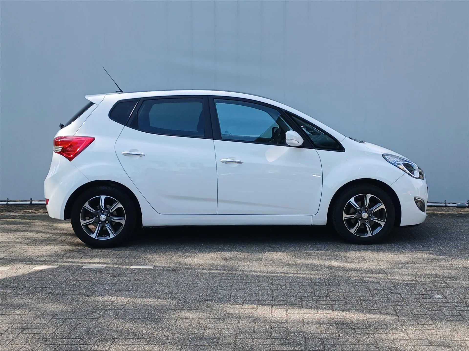 Hyundai ix20 met kenteken KFZ-61-R – dashboard