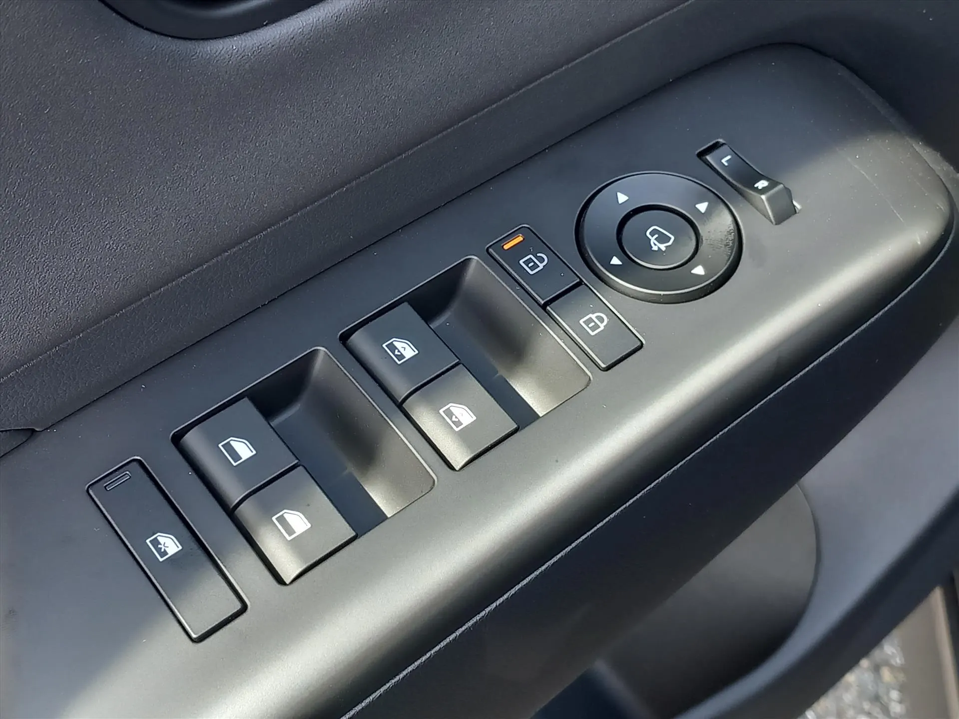 Hyundai Kona met kenteken 73784 – achteraanzicht