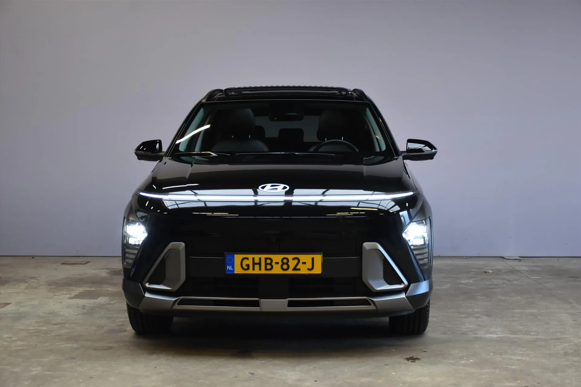 Hyundai Kona met kenteken GHB-82-J – achteraanzicht