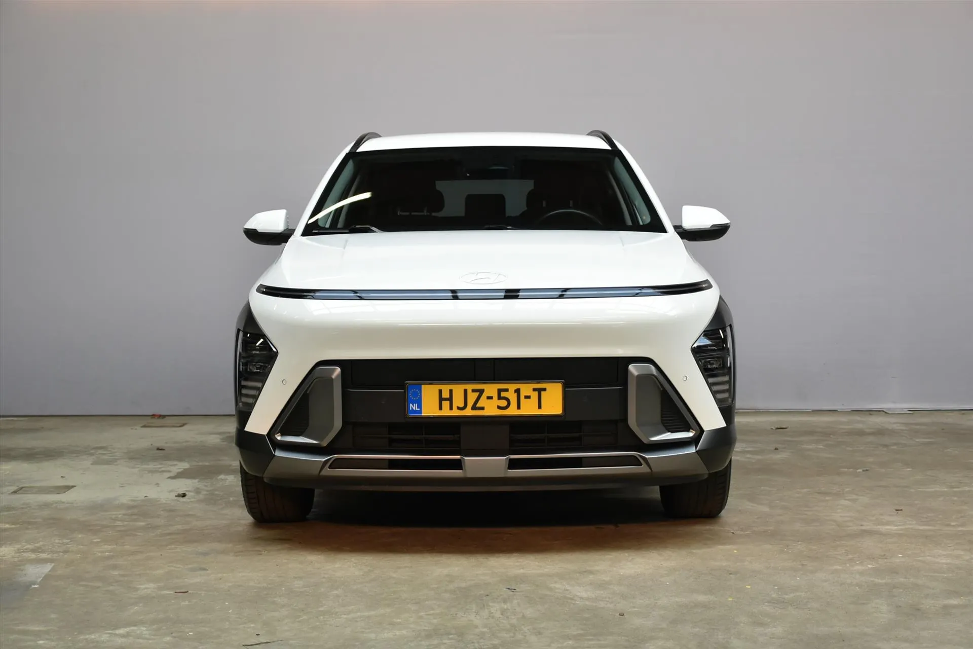 Hyundai Kona met kenteken HJZ-51-T – achteraanzicht