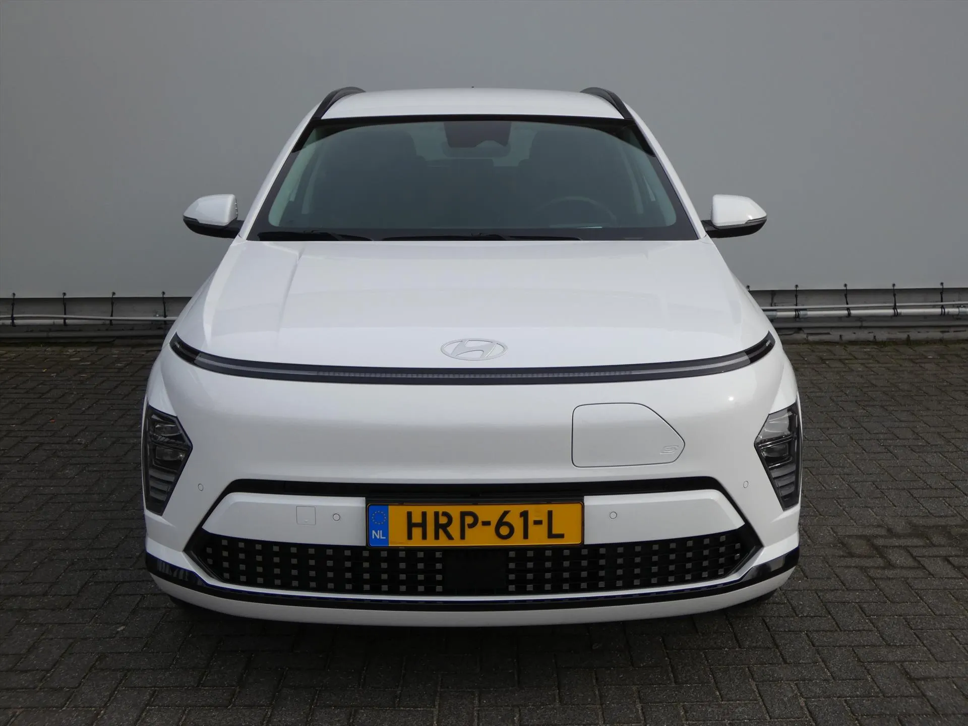 Hyundai Kona met kenteken HRP-61-L – achteraanzicht