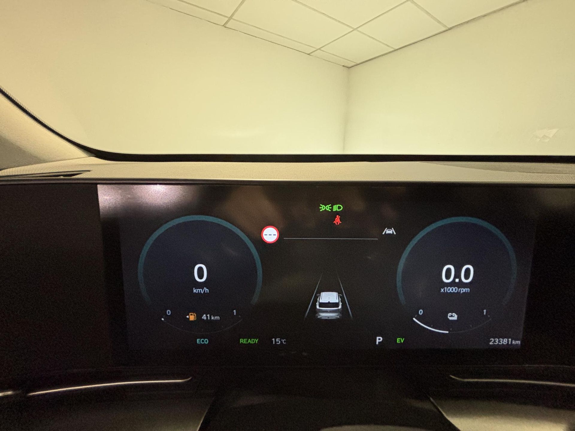 Hyundai Kona met kenteken KGX-73-B – dashboard