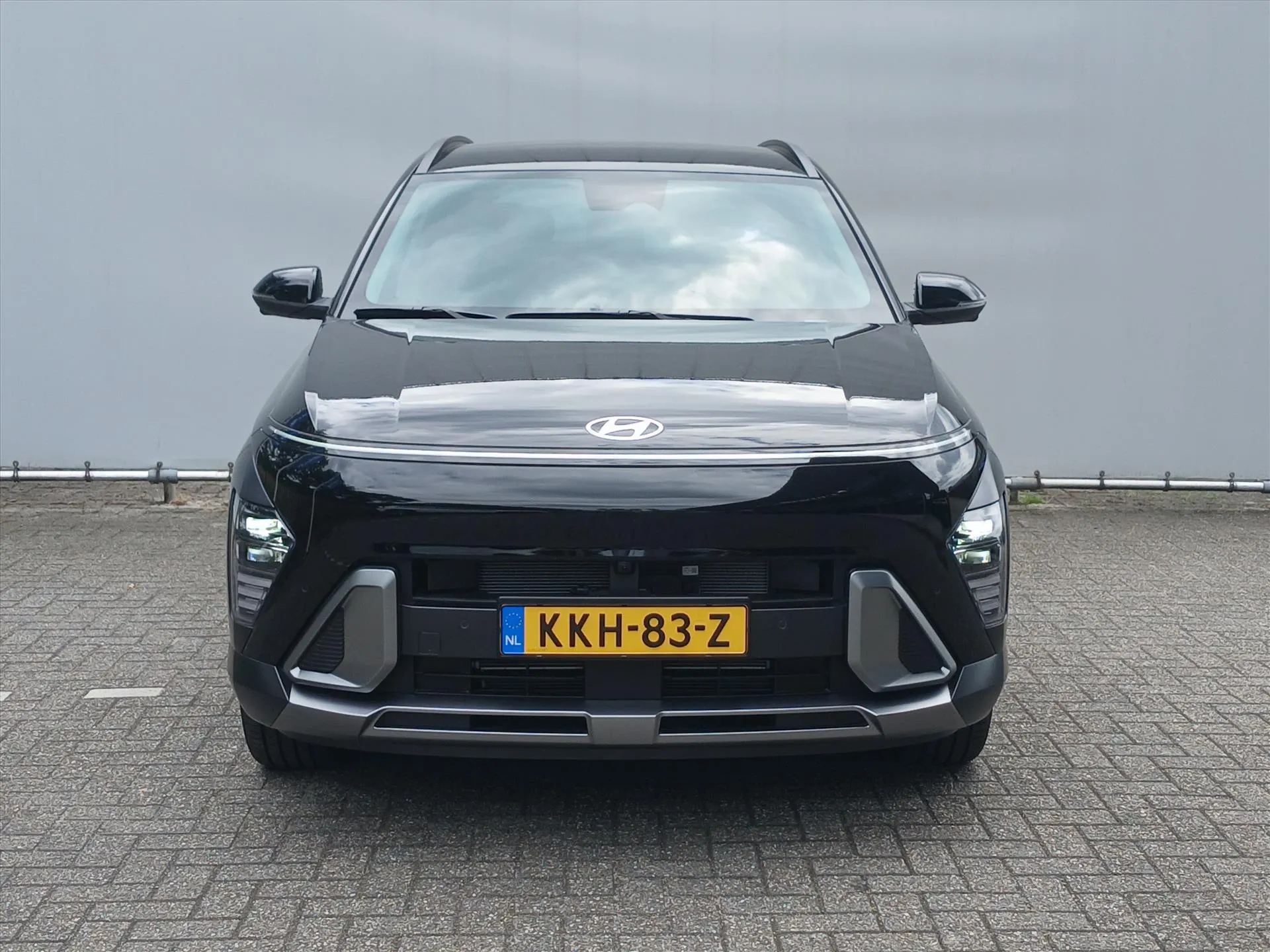 Hyundai Kona met kenteken KKH-83-Z – achteraanzicht