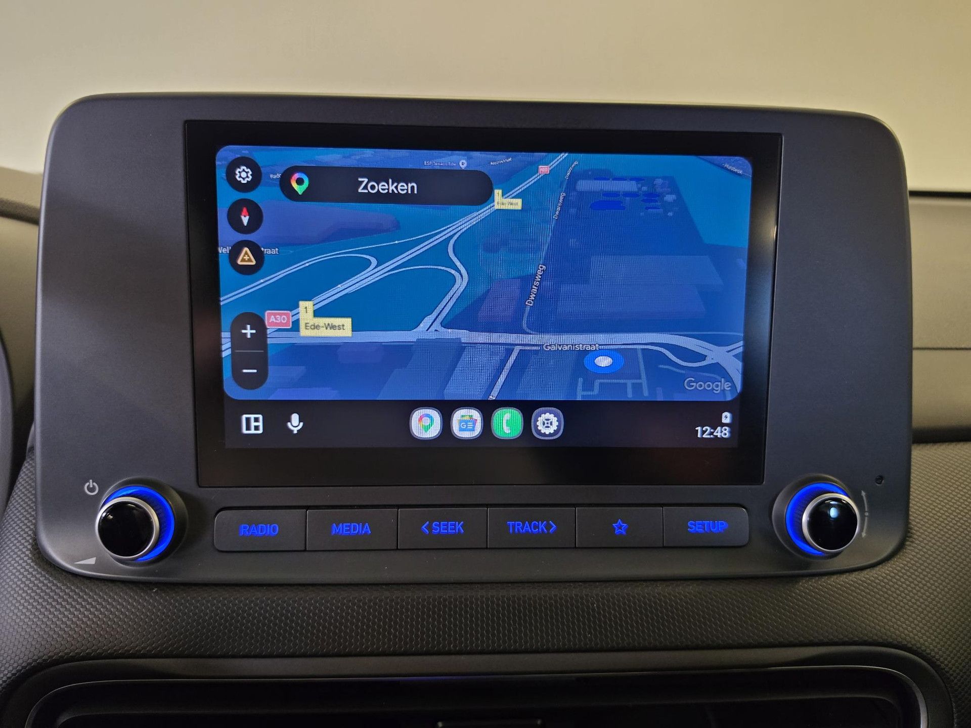 Hyundai Kona met kenteken S-712-XX – achteraanzicht