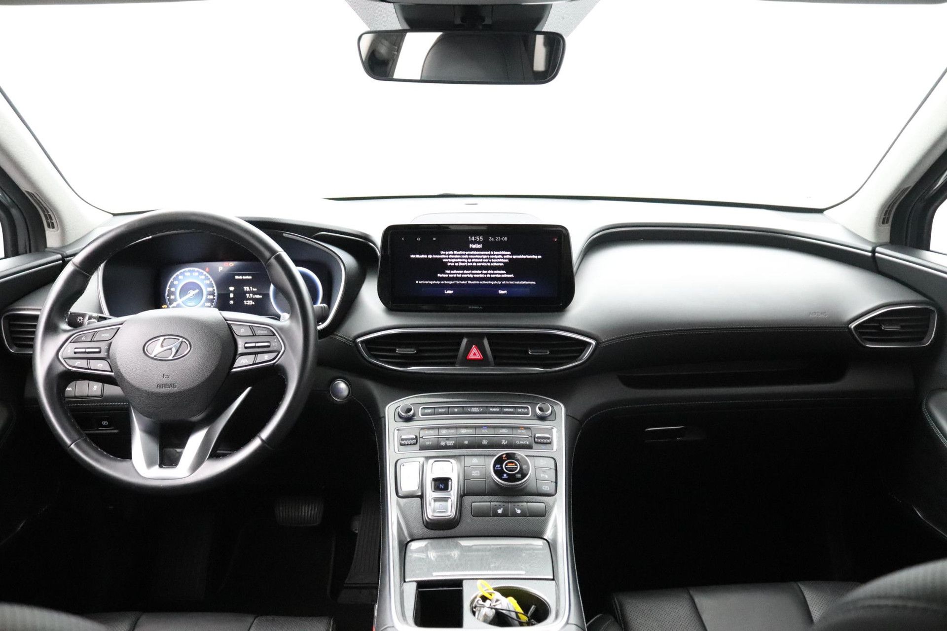 Hyundai SantaFe met kenteken P-240-TN – interieur