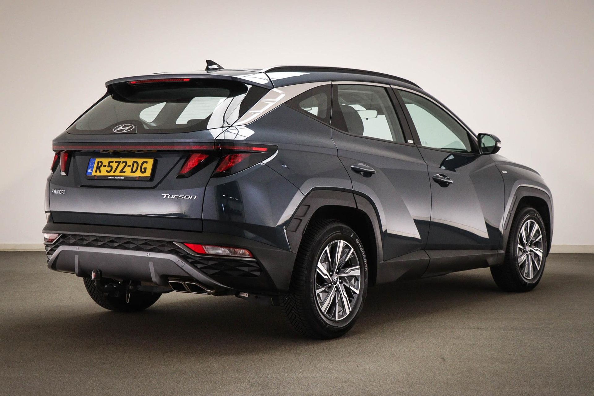 Hyundai Tucson met kenteken R-572-DG – achteraanzicht