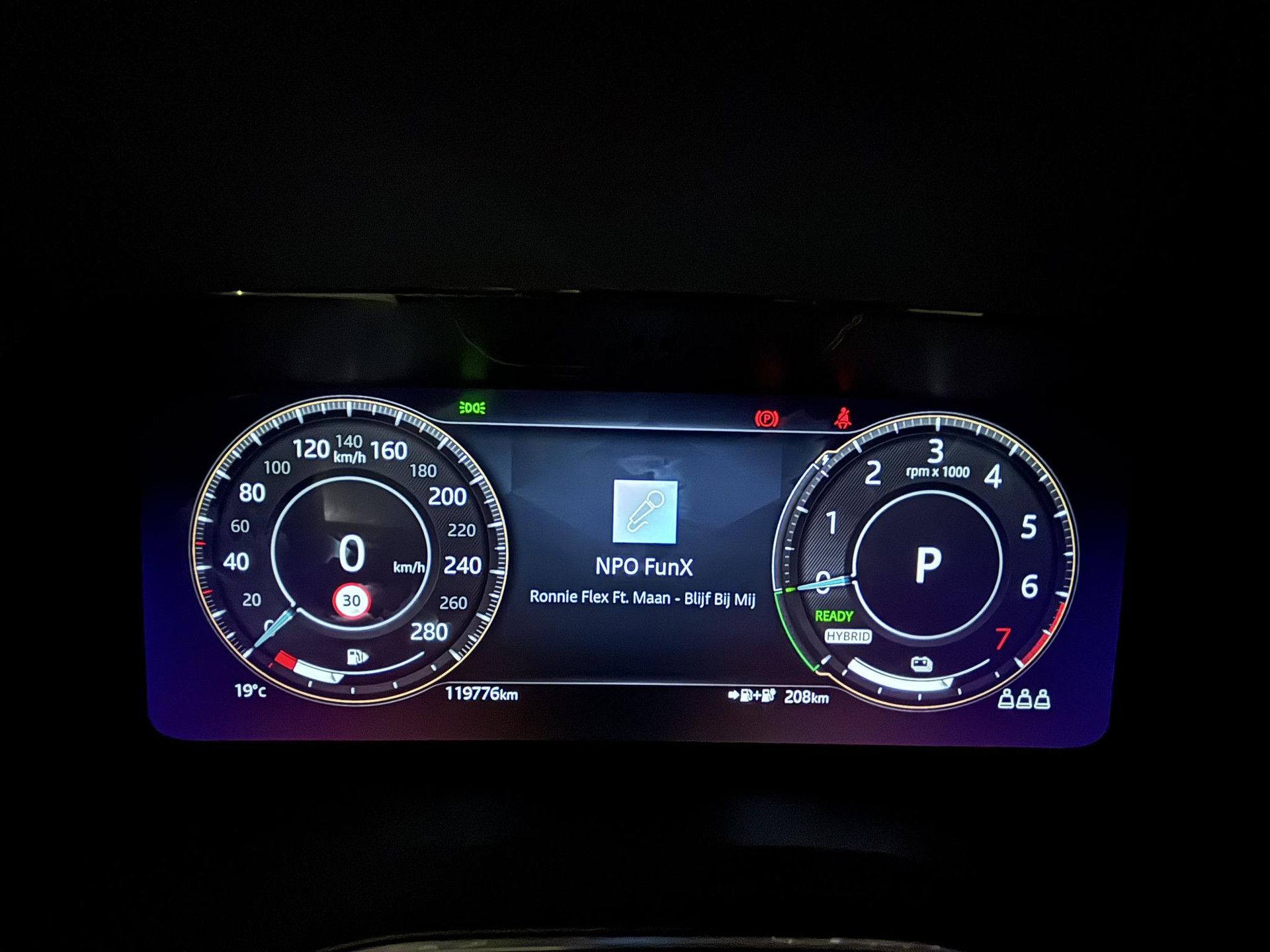 Jaguar F-PACE met kenteken HHR-08-T – dashboard