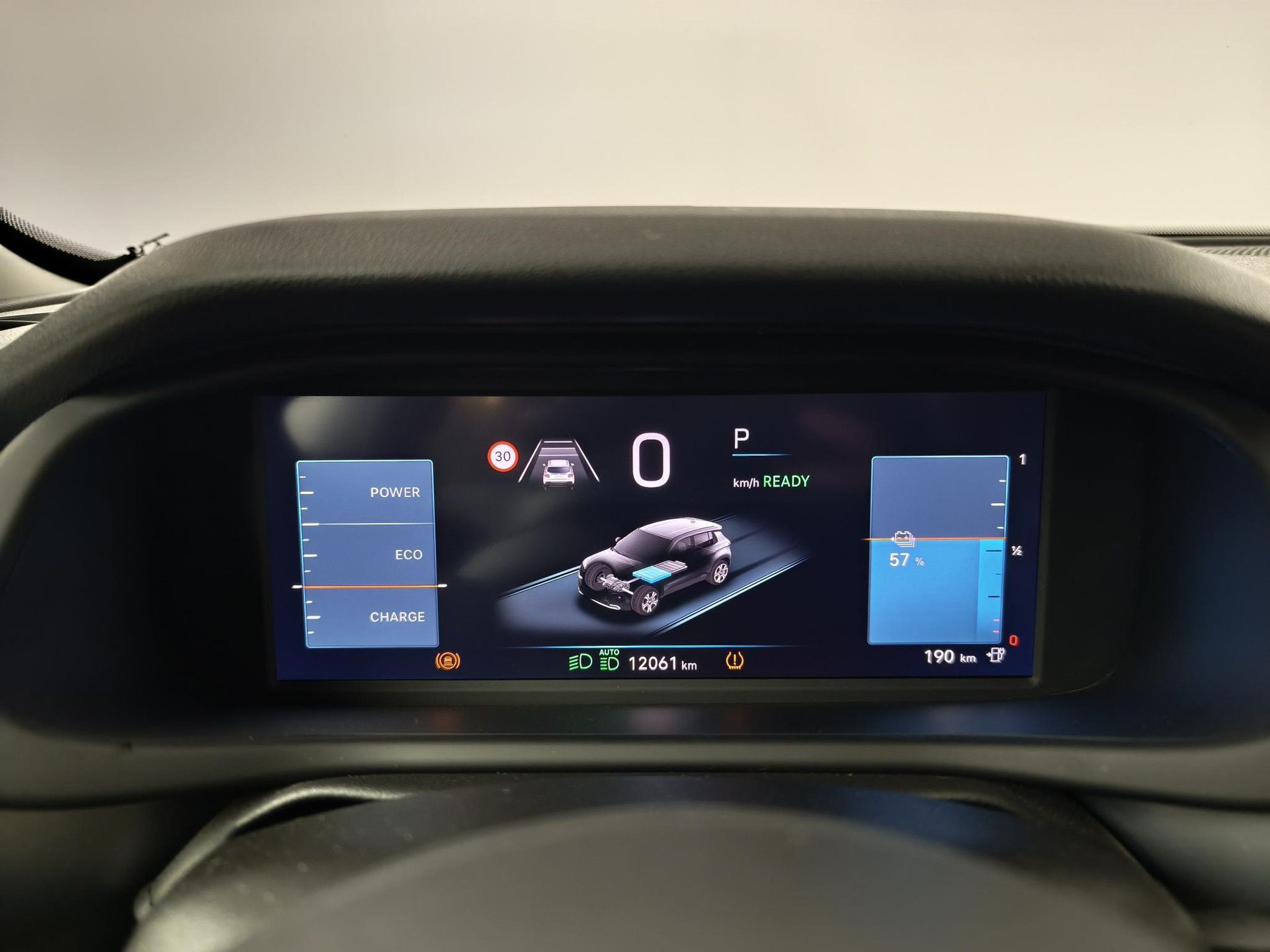 Jeep Avenger met kenteken KPV-36-D – dashboard