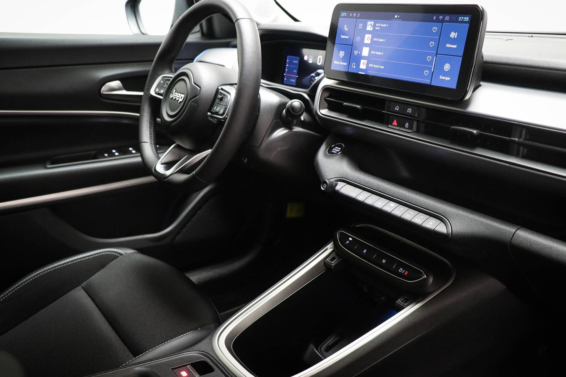 Jeep Avenger met kenteken KLP-16-P – interieur