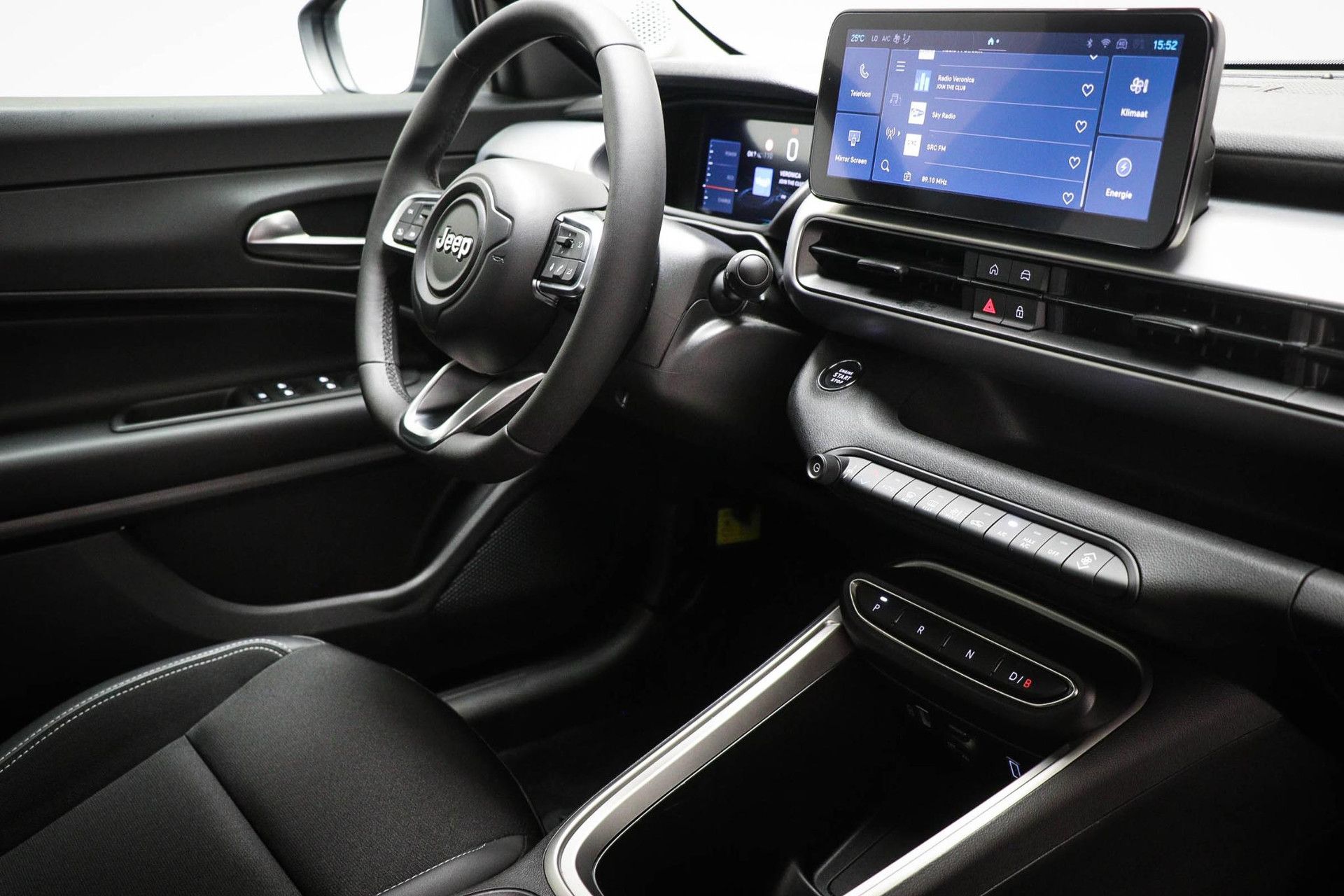 Jeep Avenger met kenteken KLZ-34-K – interieur