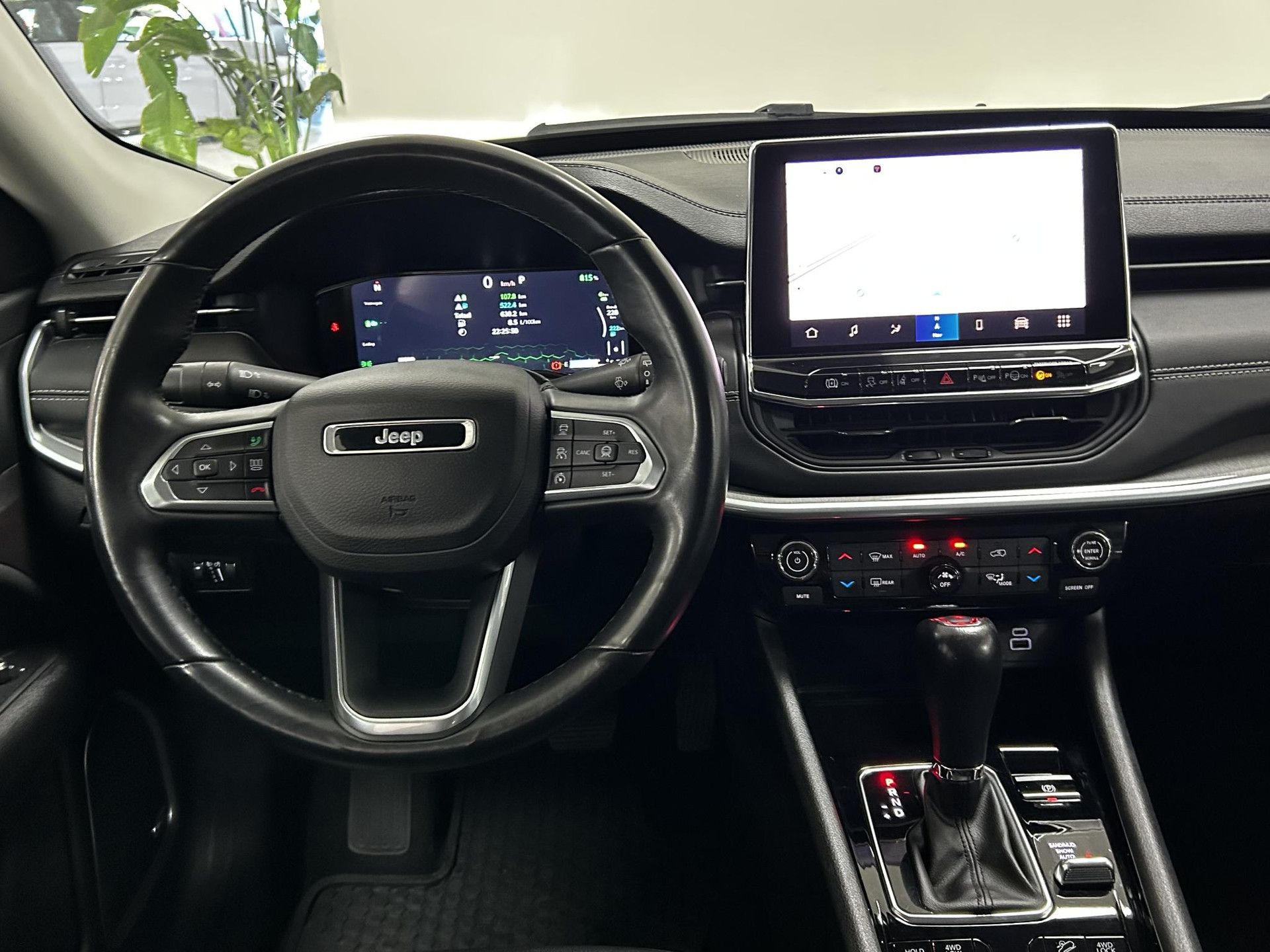 Jeep Compass met kenteken JBJ-21-B – interieur