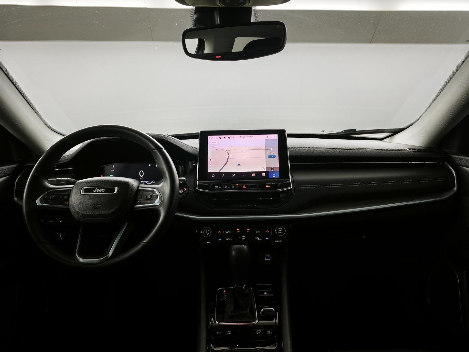 Jeep Compass met kenteken KGV-12-T – interieur